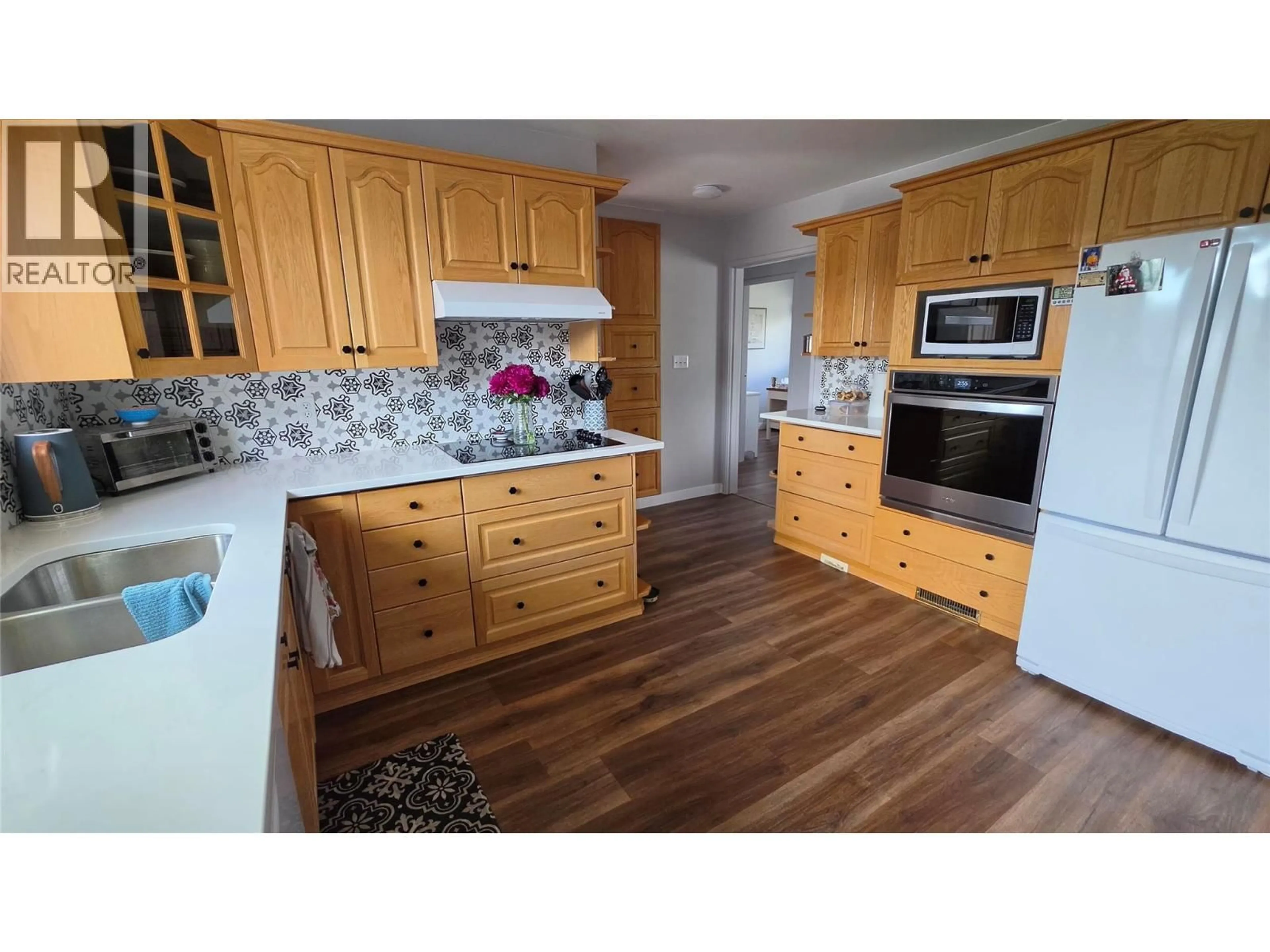 Open concept kitchen, unknown for 1533 116 AVENUE, Dawson Creek British Columbia V1G2N8