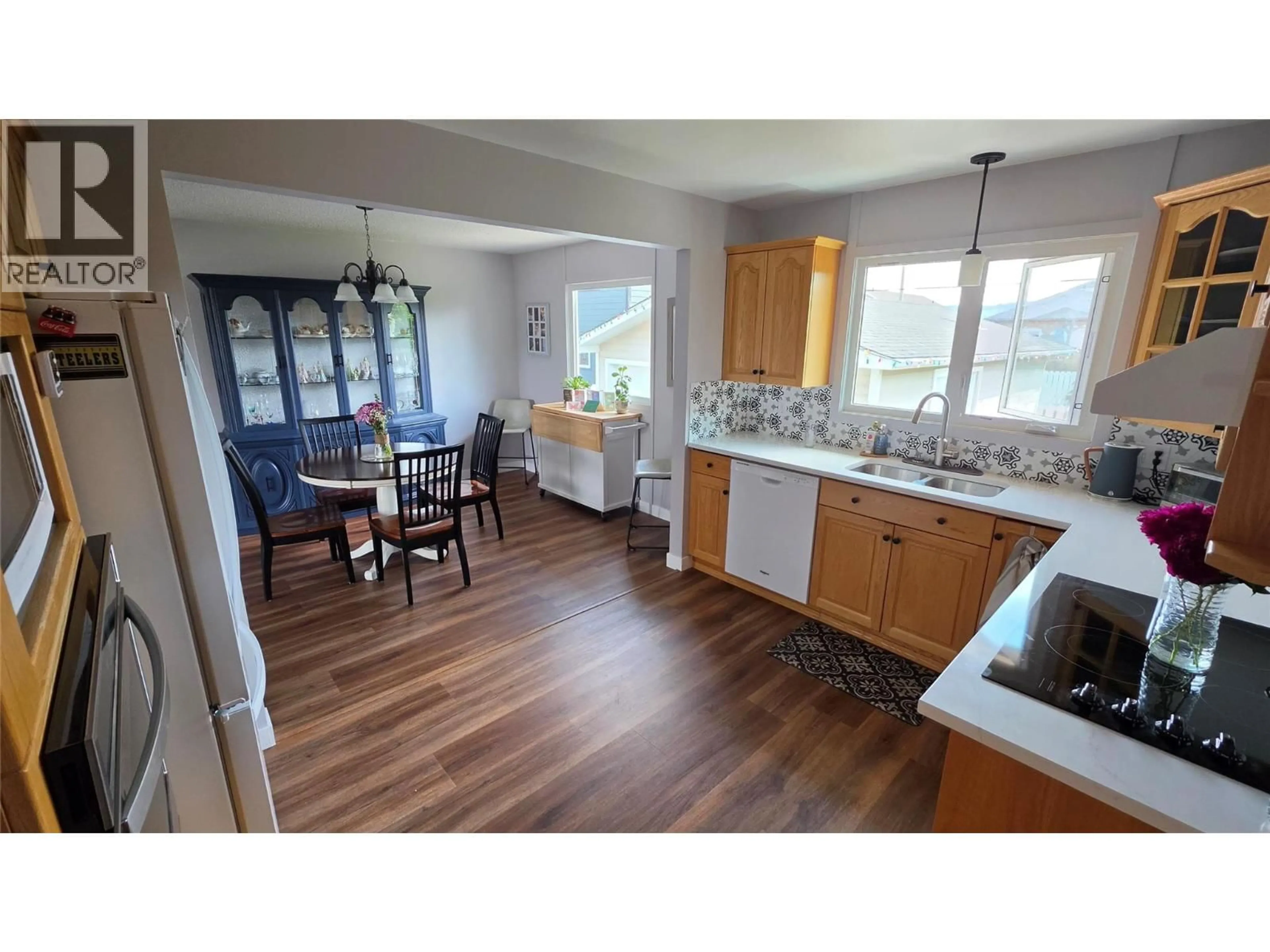 Open concept kitchen, unknown for 1533 116 AVENUE, Dawson Creek British Columbia V1G2N8