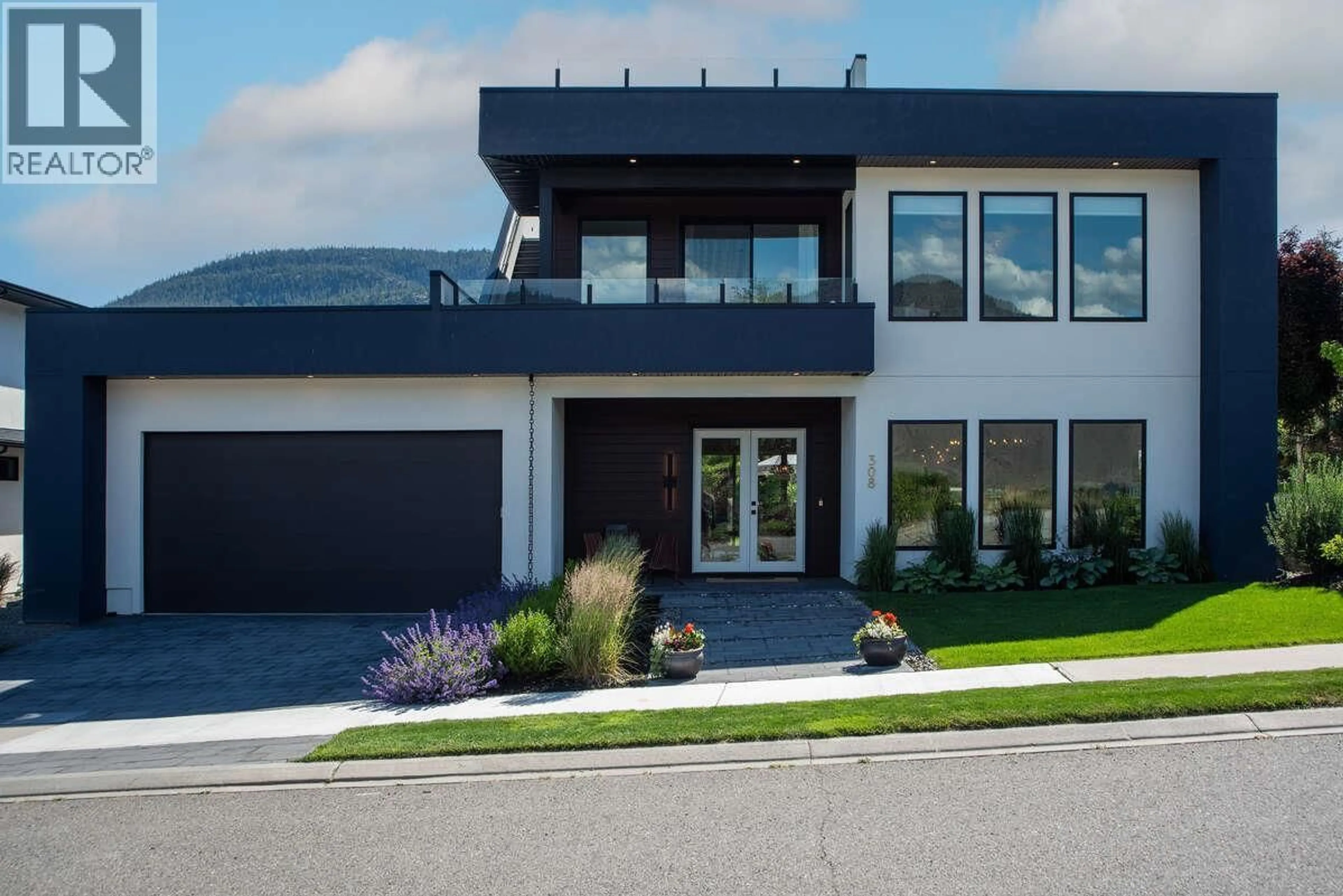 Home with vinyl exterior material, street for 308 HOLLOWAY DRIVE, Kamloops British Columbia V1S0B3