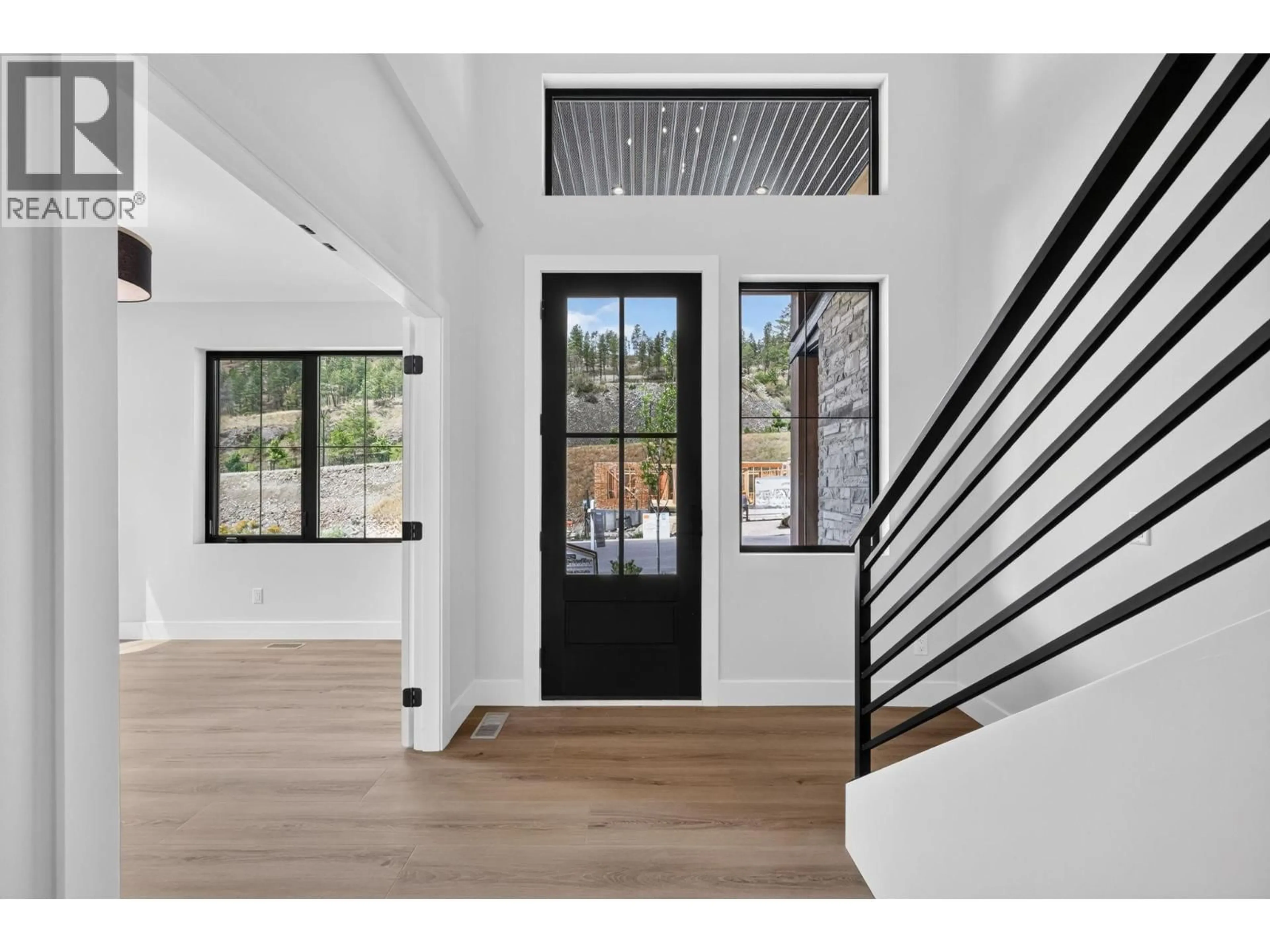 Indoor entryway for 1531 OLIVE POND PLACE, Kelowna British Columbia V1V2C6