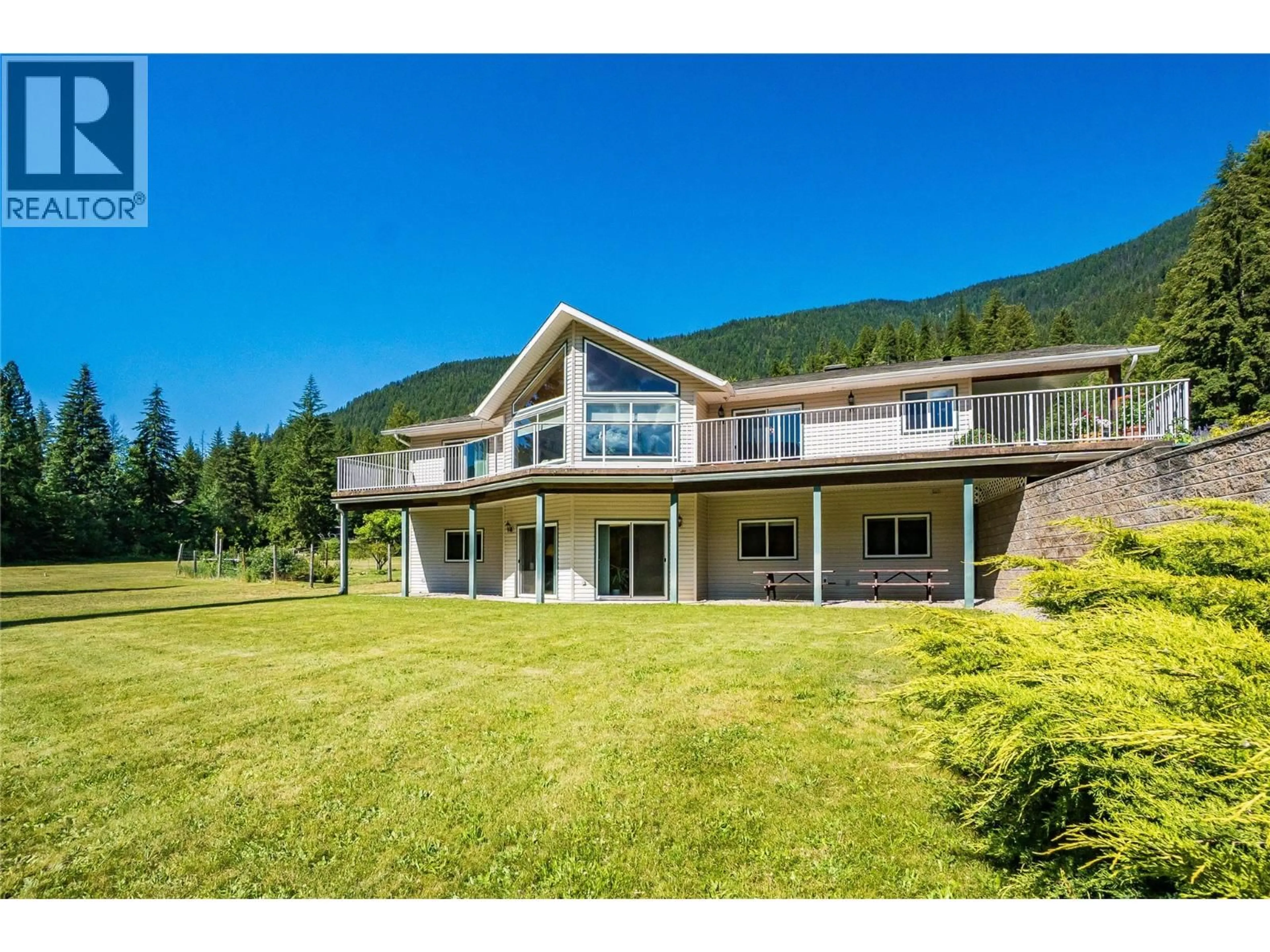 A pic from outside/outdoor area/front of a property/back of a property/a pic from drone, mountain view for 1995 LOFF ROAD, Castlegar British Columbia V1N4M9