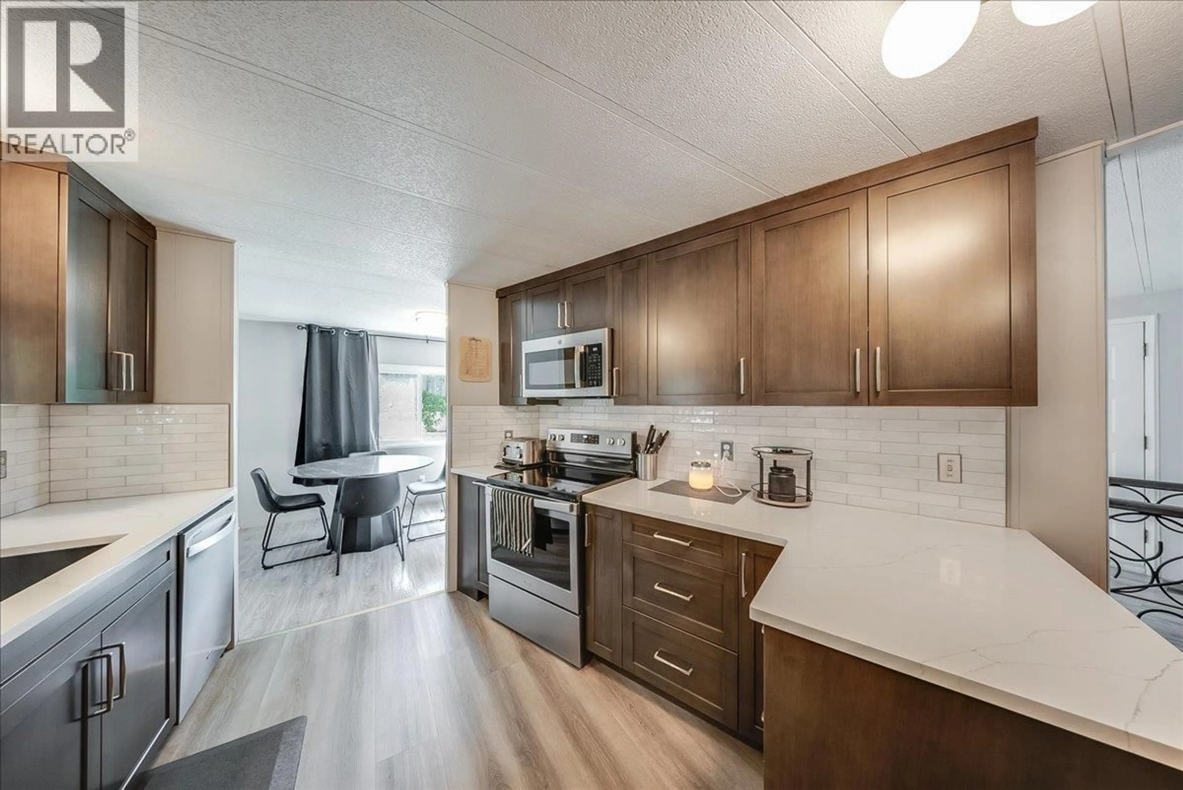 Standard kitchen, unknown for 17 DAVIS AVENUE, Fruitvale British Columbia V0G1L0