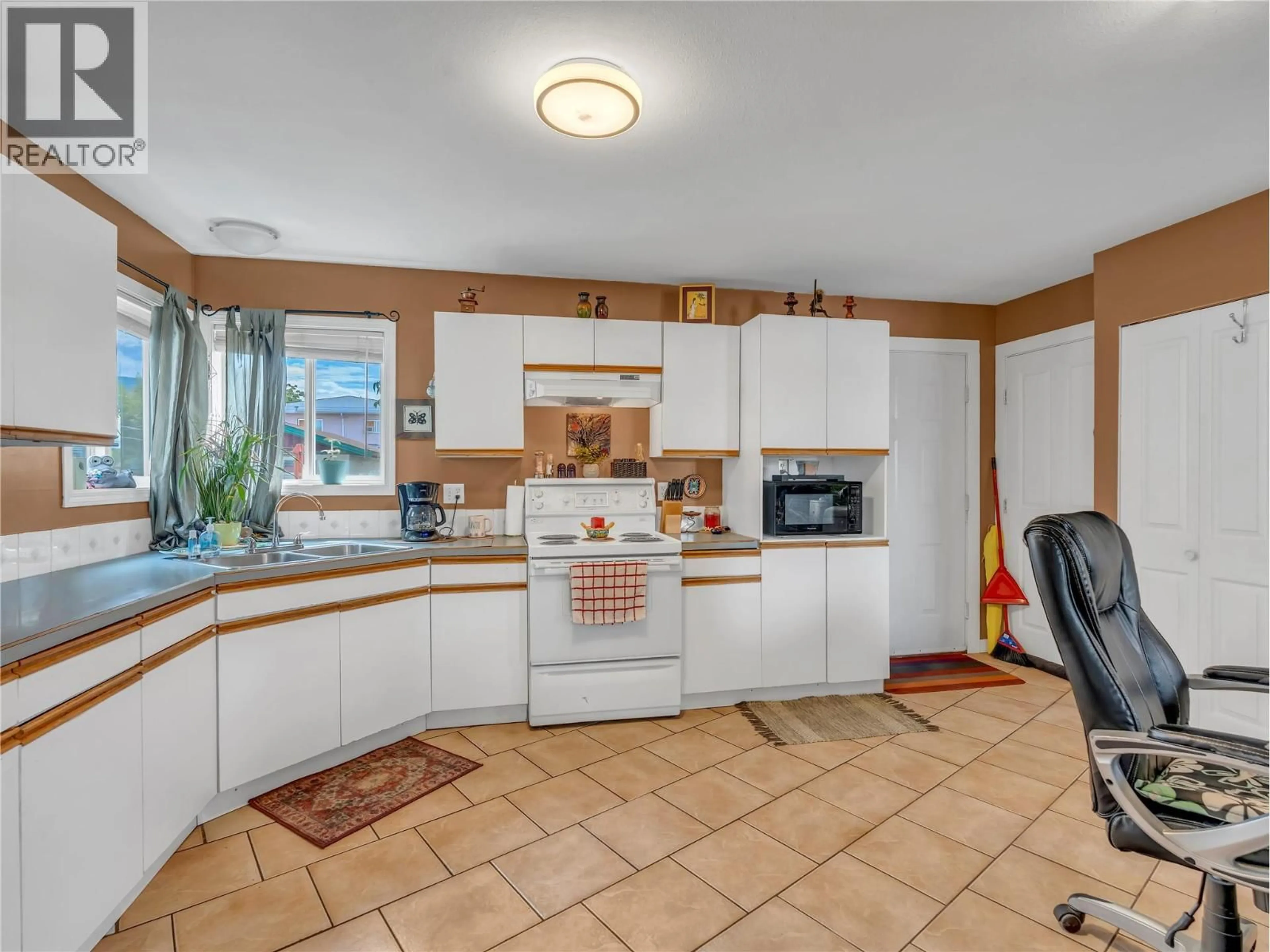 Standard kitchen, ceramic/tile floor for 506 NELSON AVENUE, Penticton British Columbia V2A2L2