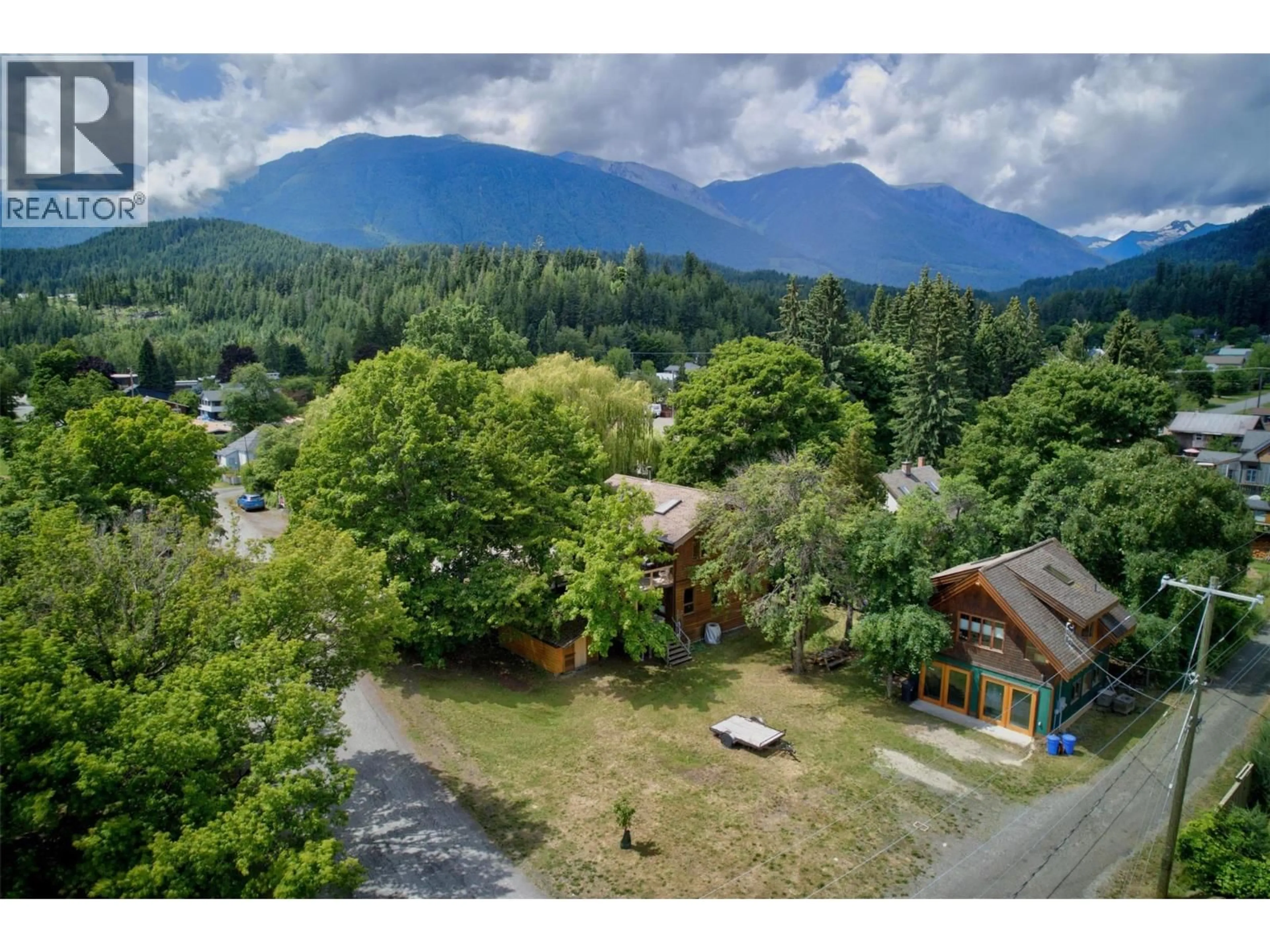 A pic from outside/outdoor area/front of a property/back of a property/a pic from drone, mountain view for 202 B AVENUE, Kaslo British Columbia V0G1M0