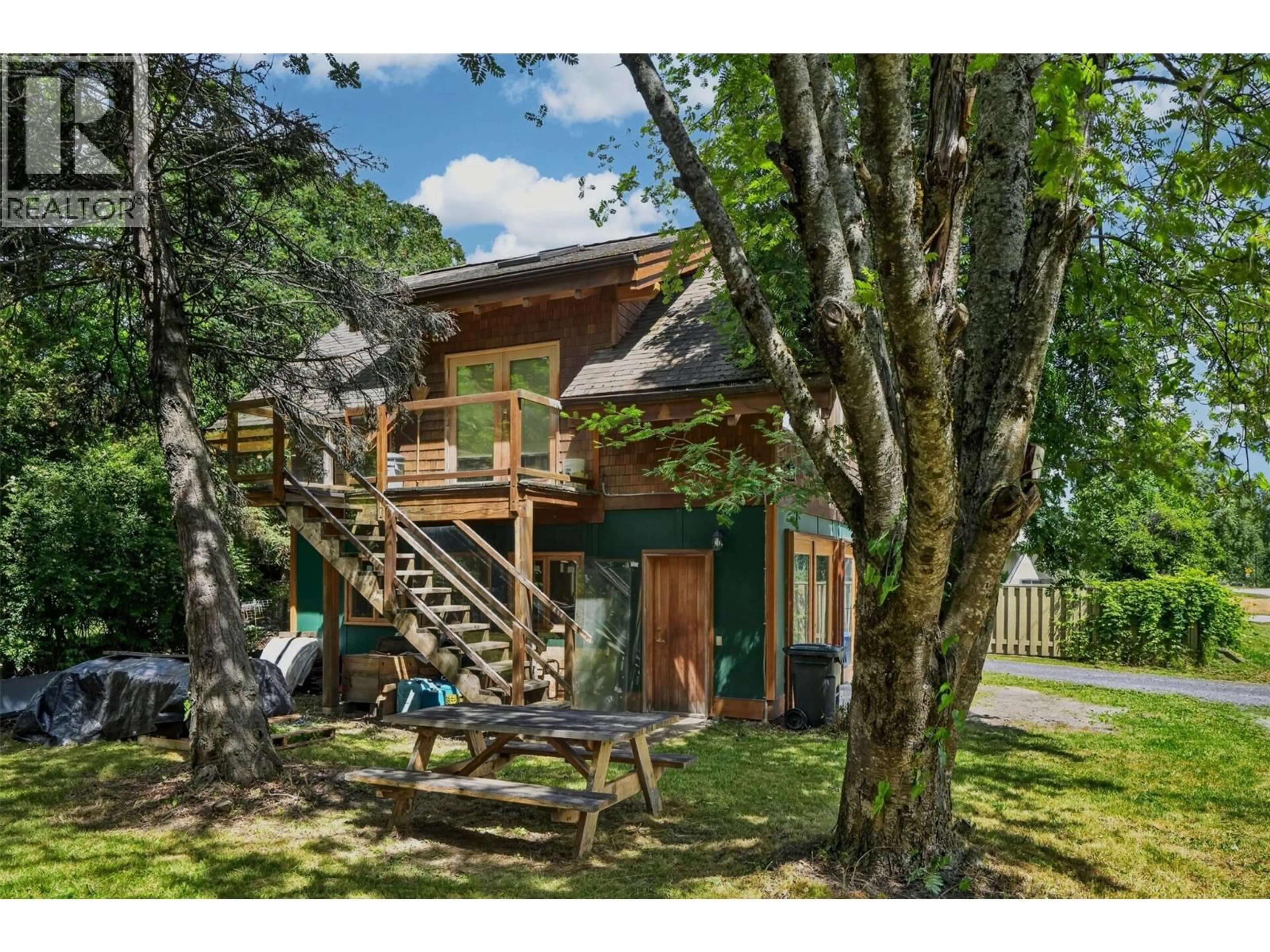 A pic from outside/outdoor area/front of a property/back of a property/a pic from drone, unknown for 202 B AVENUE, Kaslo British Columbia V0G1M0