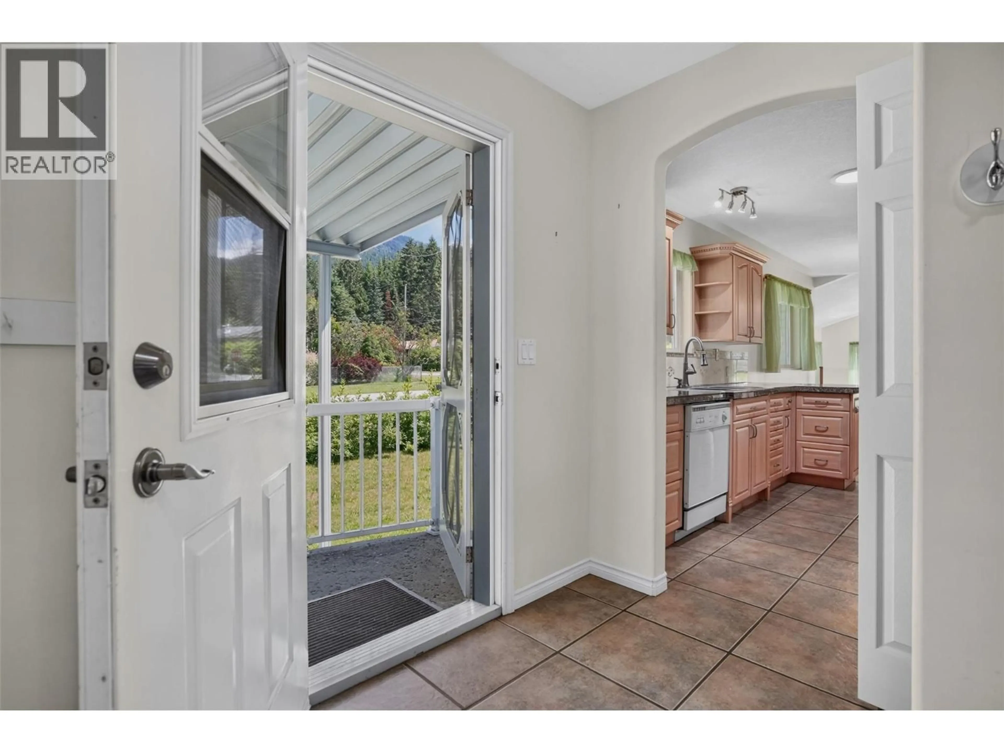 Indoor entryway for 626 10TH AVENUE, New Denver British Columbia V0G1S1