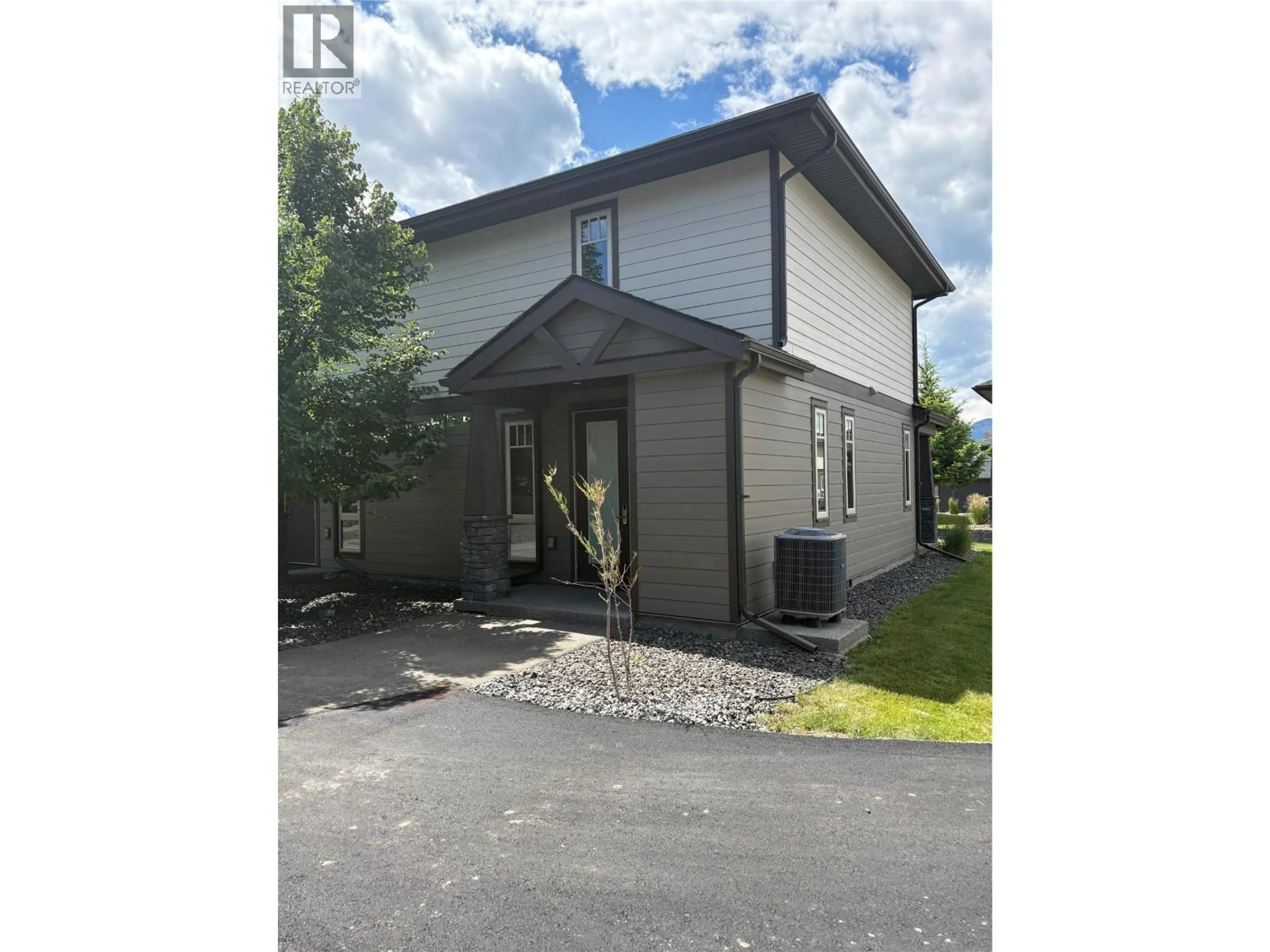 A pic from outside/outdoor area/front of a property/back of a property/a pic from drone, building for 920 - 900 BIGHORN BOULEVARD, Radium Hot Springs British Columbia V0A1M0
