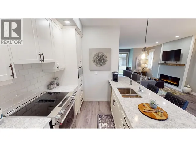 920 - 900 BIGHORN BOULEVARD, Radium Hot Springs 5
