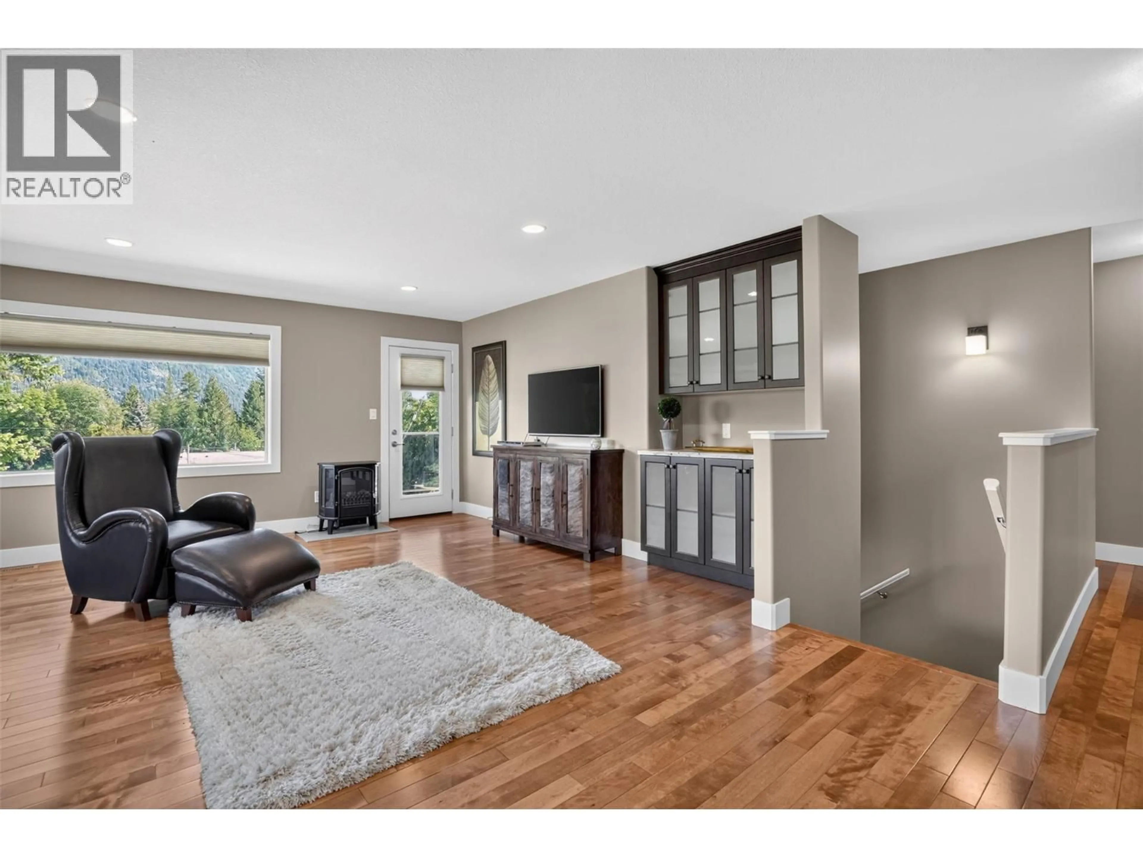 Living room with furniture, wood/laminate floor for 1115 WEST RICHARDS STREET, Nelson British Columbia V1L5T3