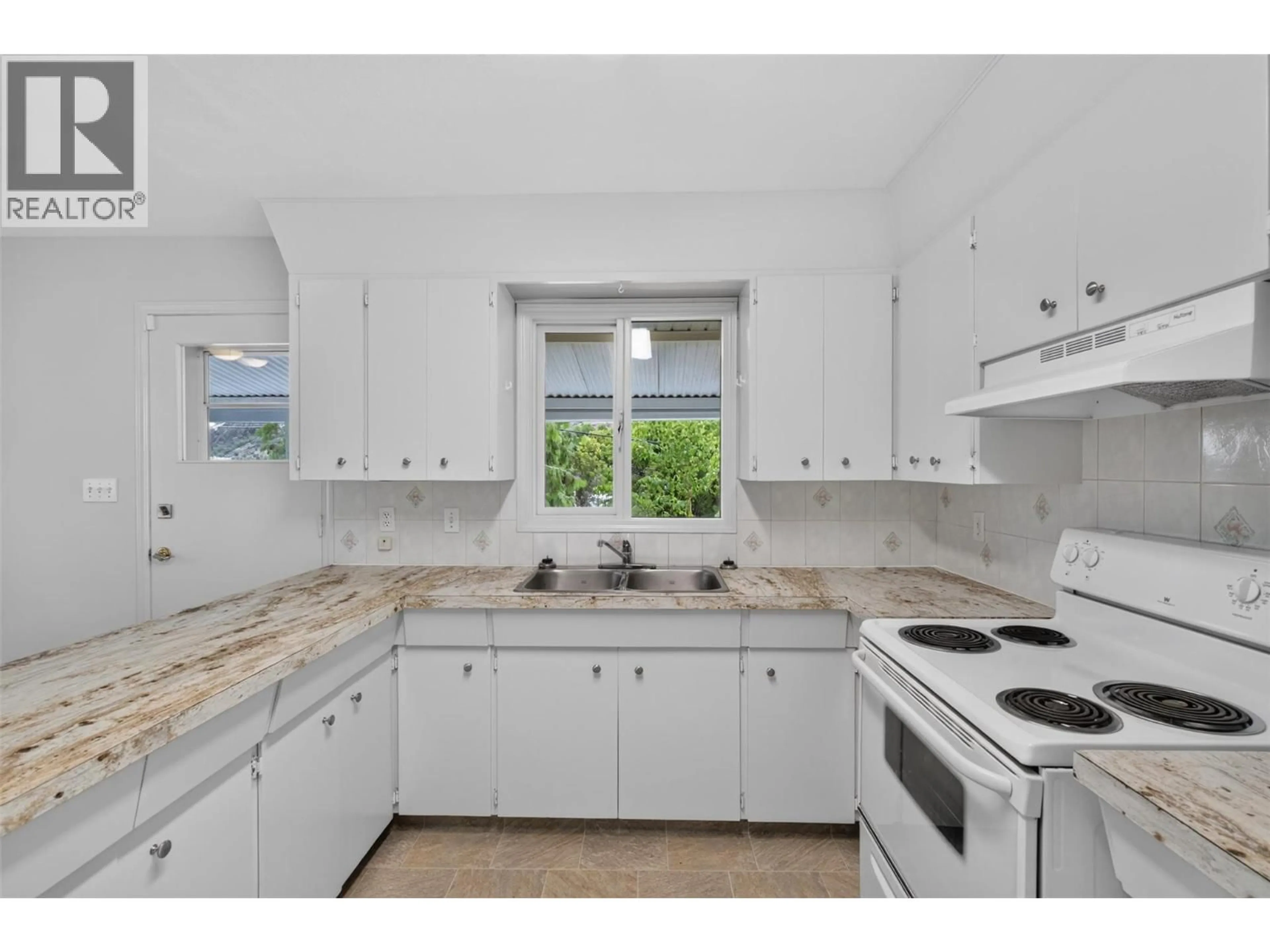 Standard kitchen, unknown for 3802 36 STREET, Vernon British Columbia V1T6E5