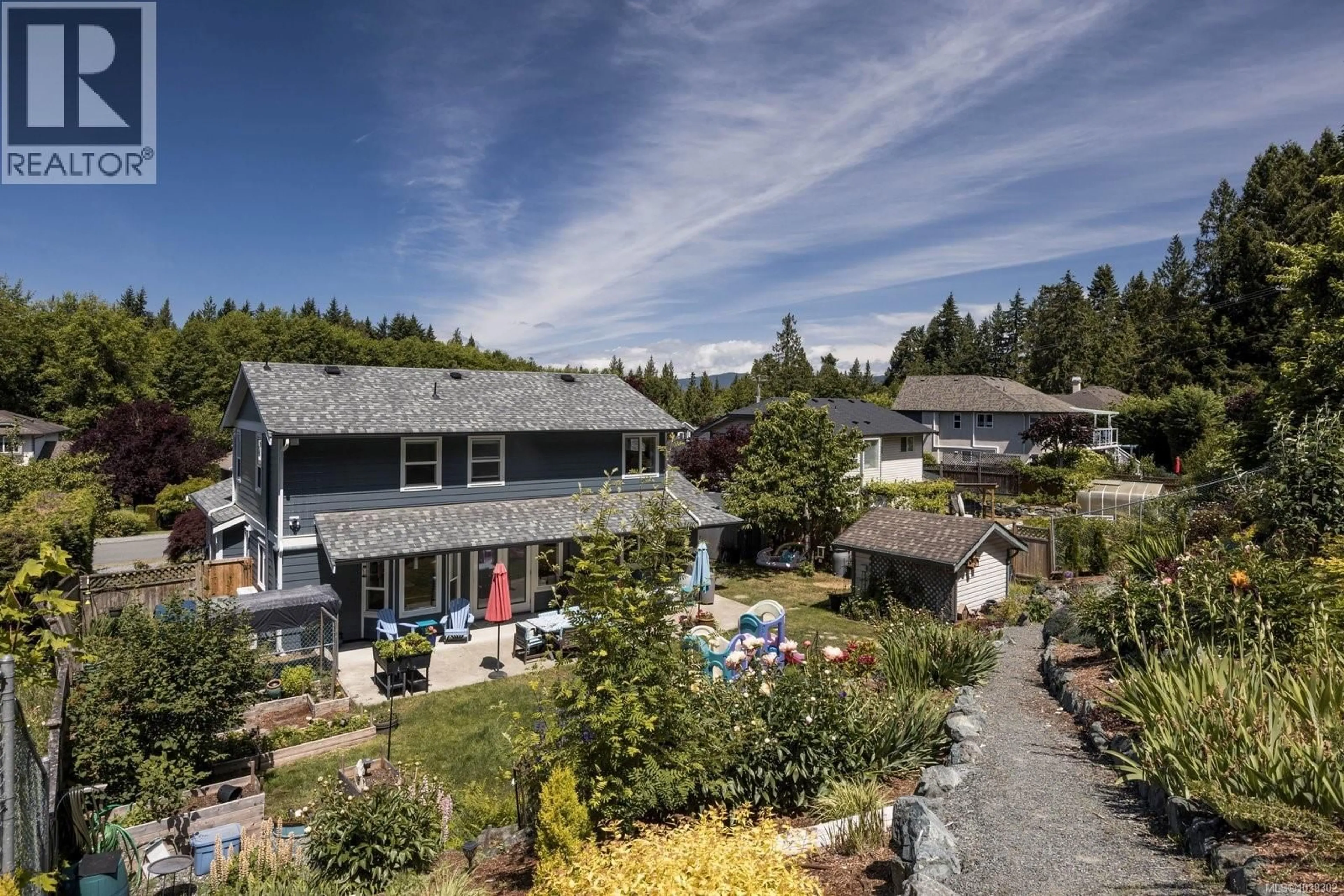 A pic from outside/outdoor area/front of a property/back of a property/a pic from drone, mountain view for 798 WINDSONG PLACE, Mill Bay British Columbia V0R2P4