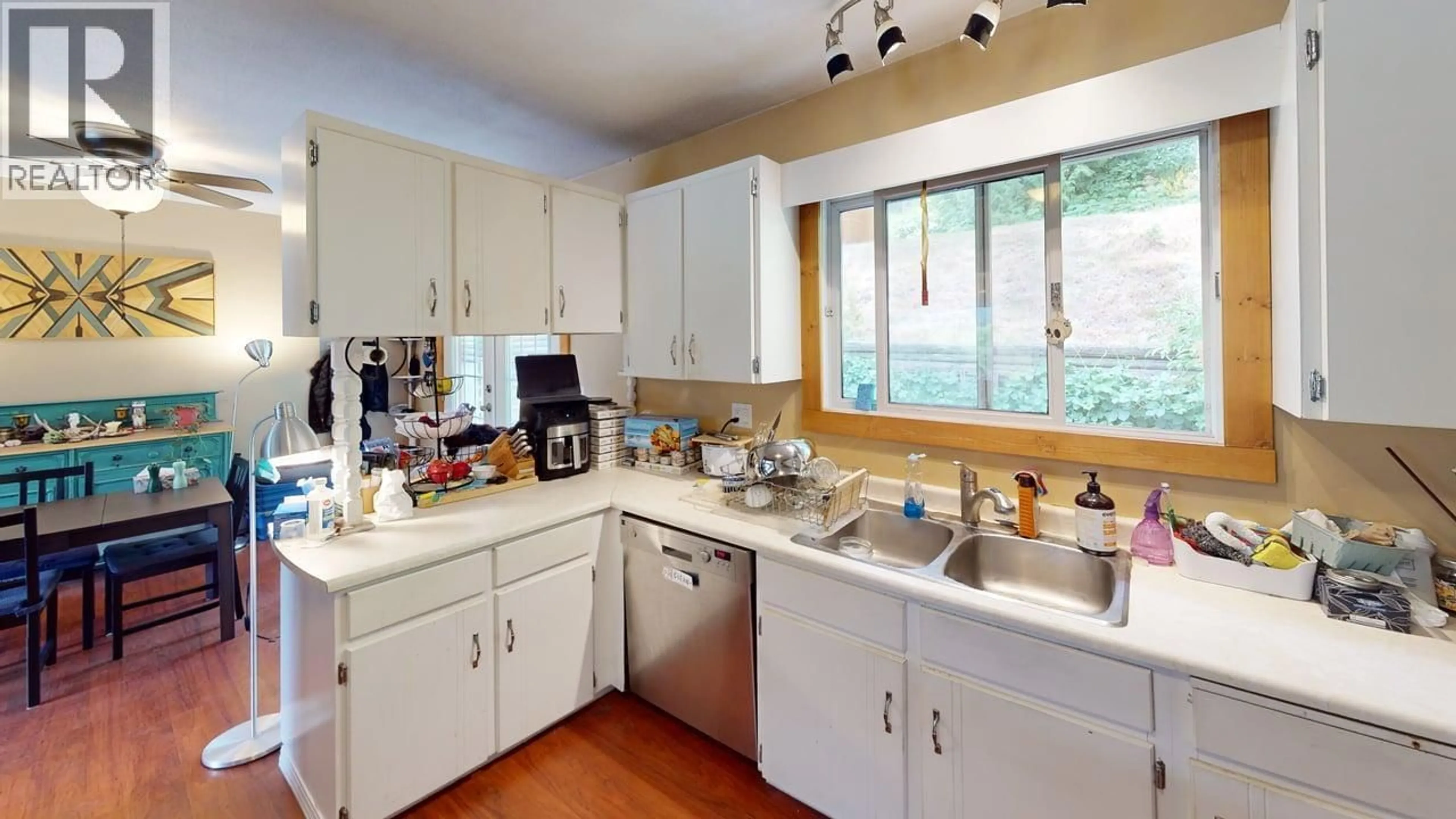 Standard kitchen, unknown for 2436 11TH AVENUE, Castlegar British Columbia V1N3A9