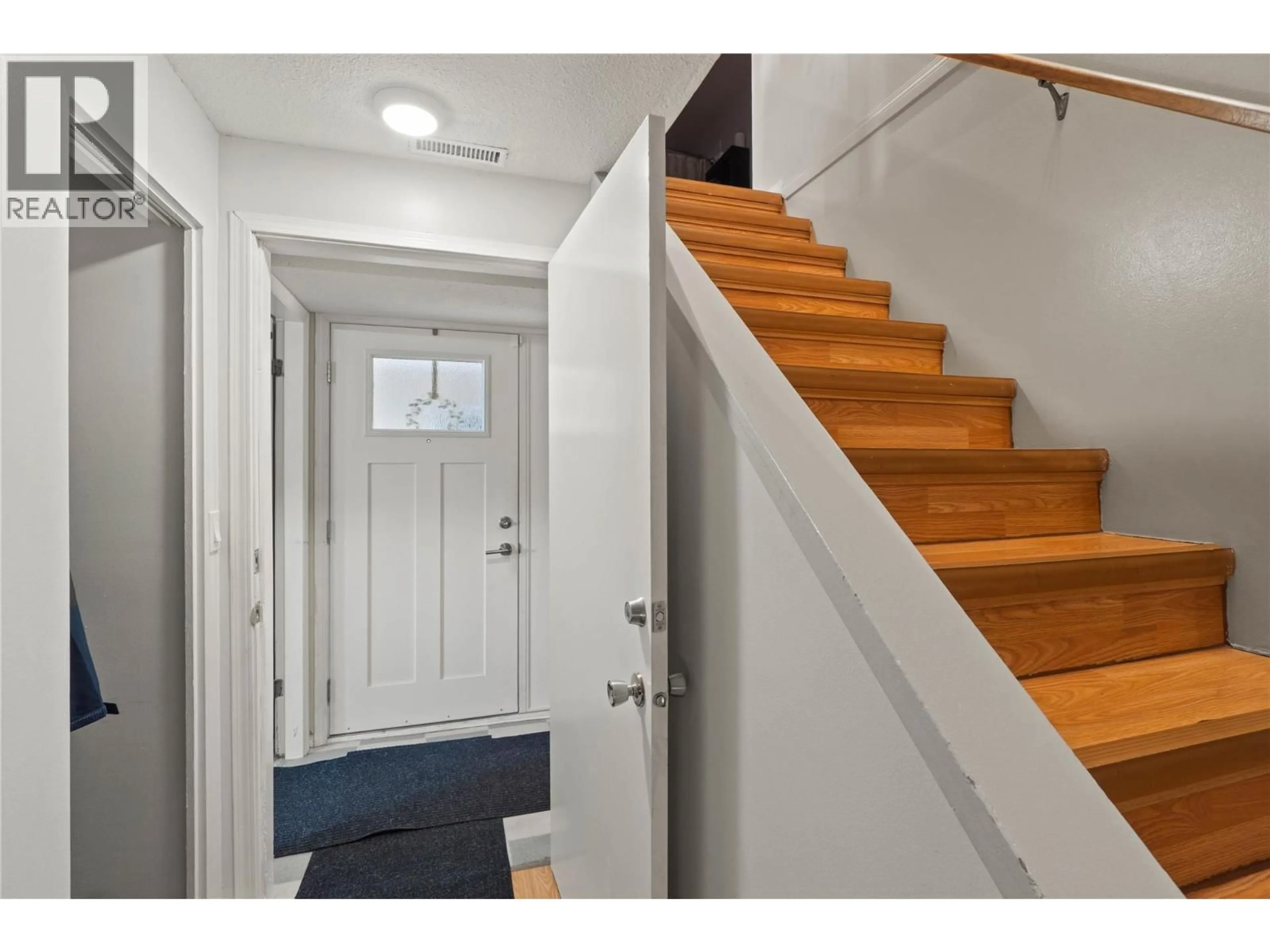 Indoor entryway for 333 WADDINGTON DRIVE, Kamloops British Columbia V2E1S3