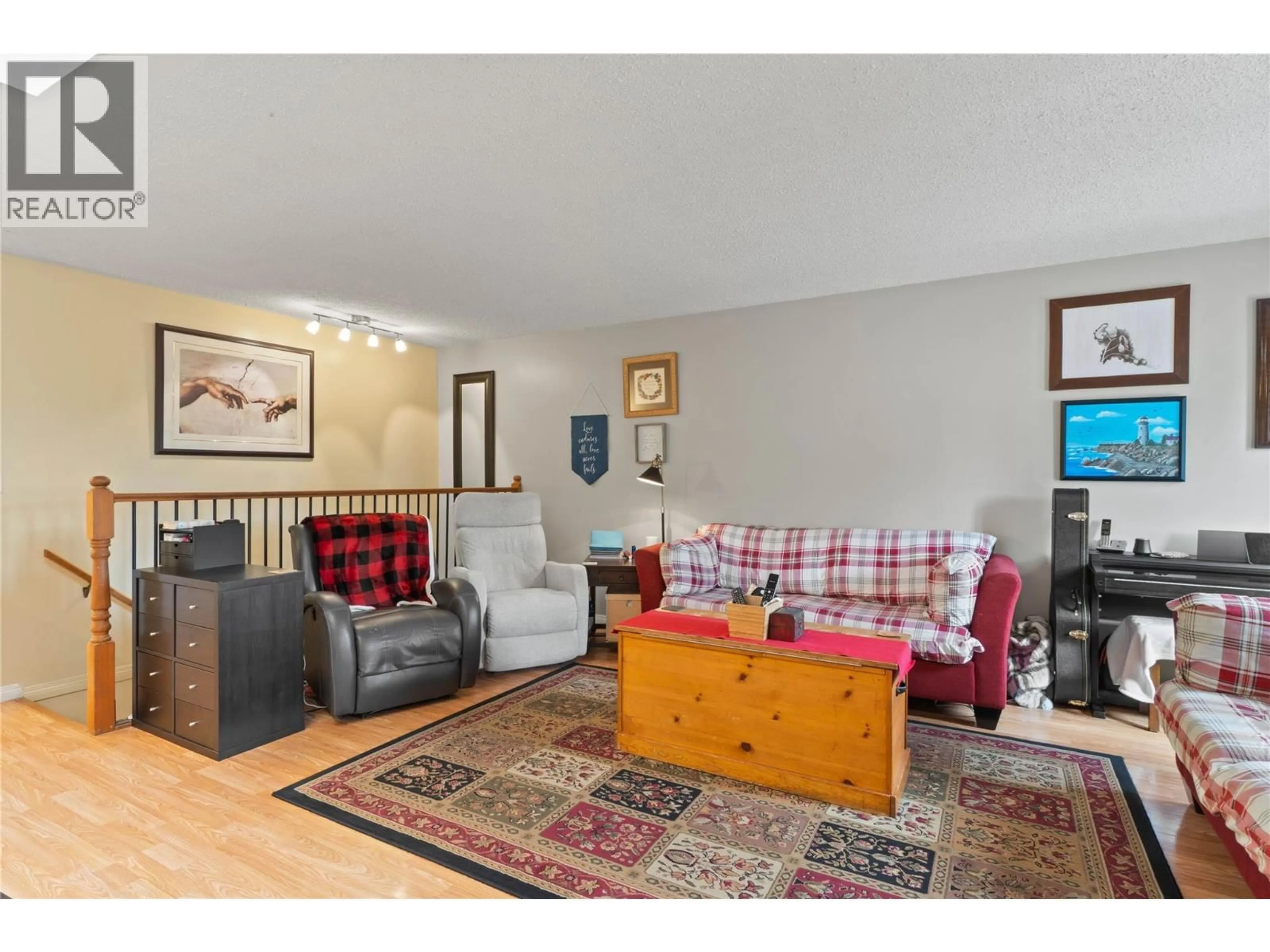 Living room with furniture, unknown for 333 WADDINGTON DRIVE, Kamloops British Columbia V2E1S3