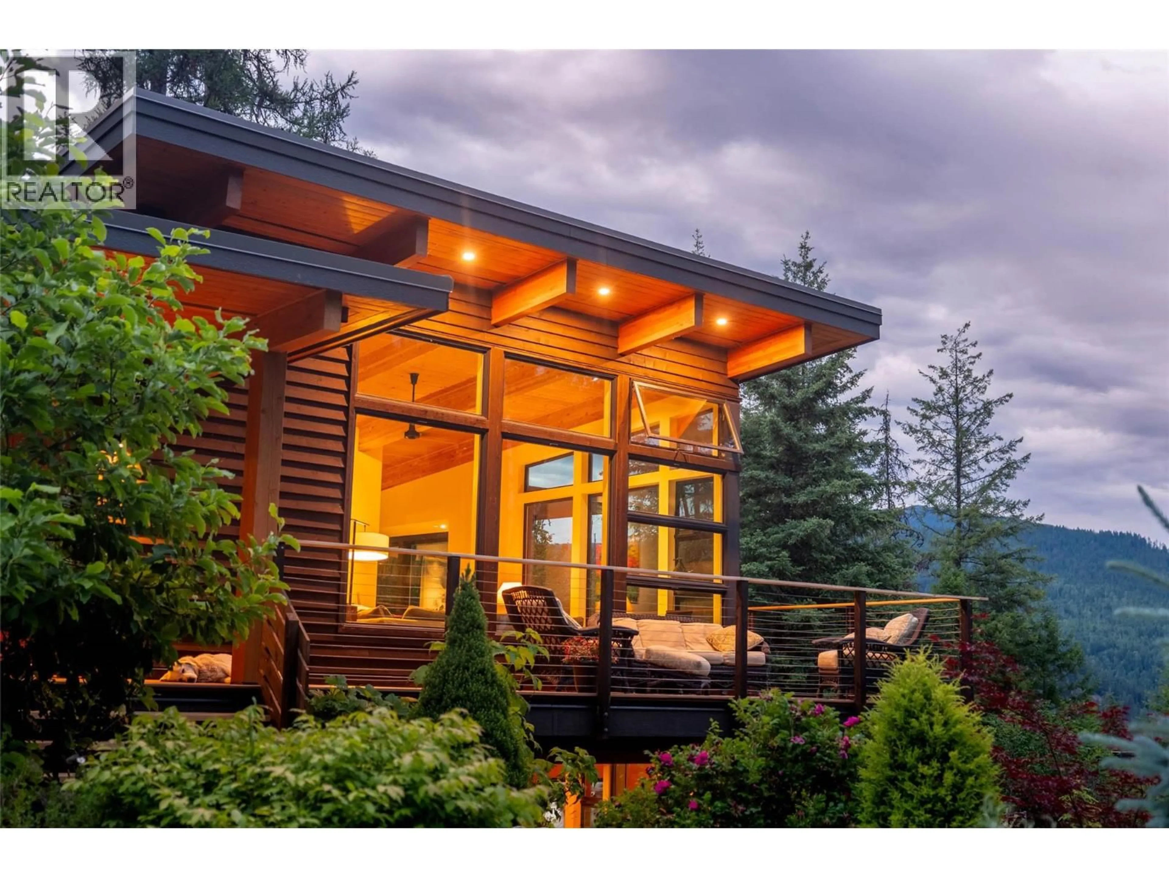 Home with vinyl exterior material, mountain view for 4135 KAYS ROAD, Nelson British Columbia V1L6V9