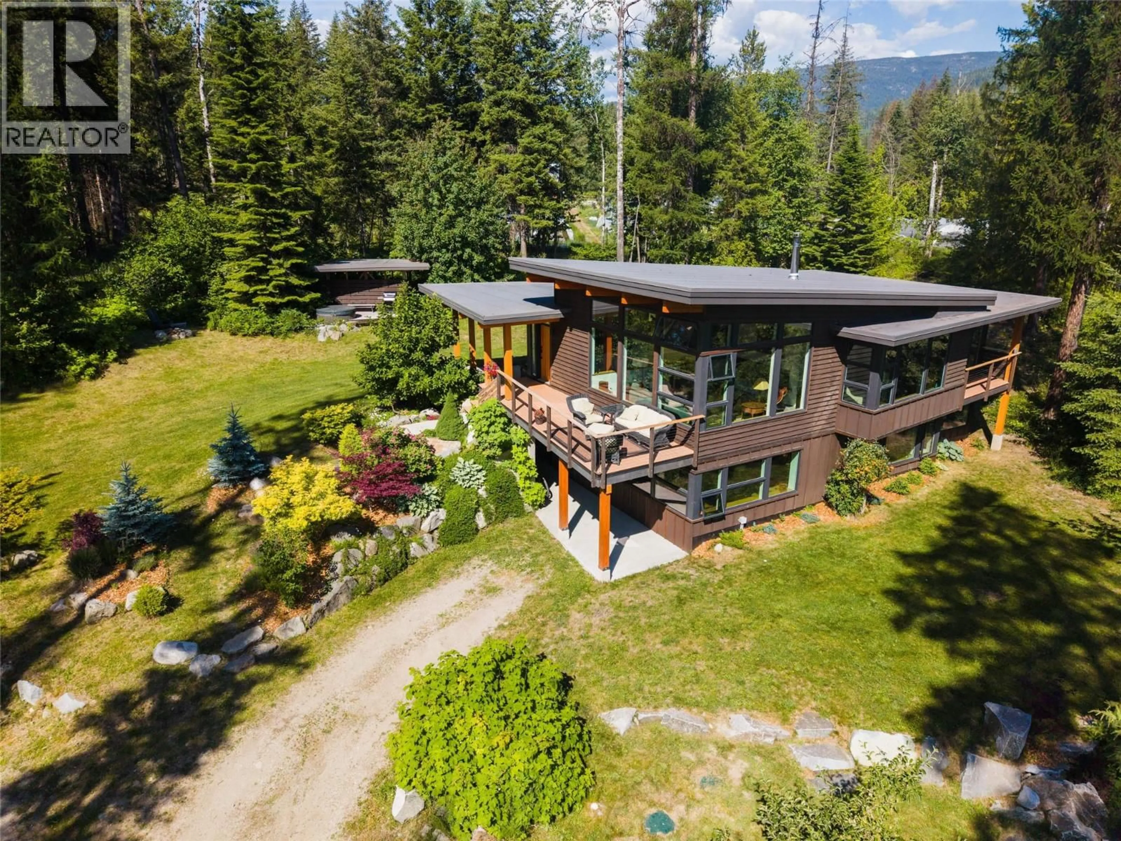 A pic from outside/outdoor area/front of a property/back of a property/a pic from drone, mountain view for 4135 KAYS ROAD, Nelson British Columbia V1L6V9