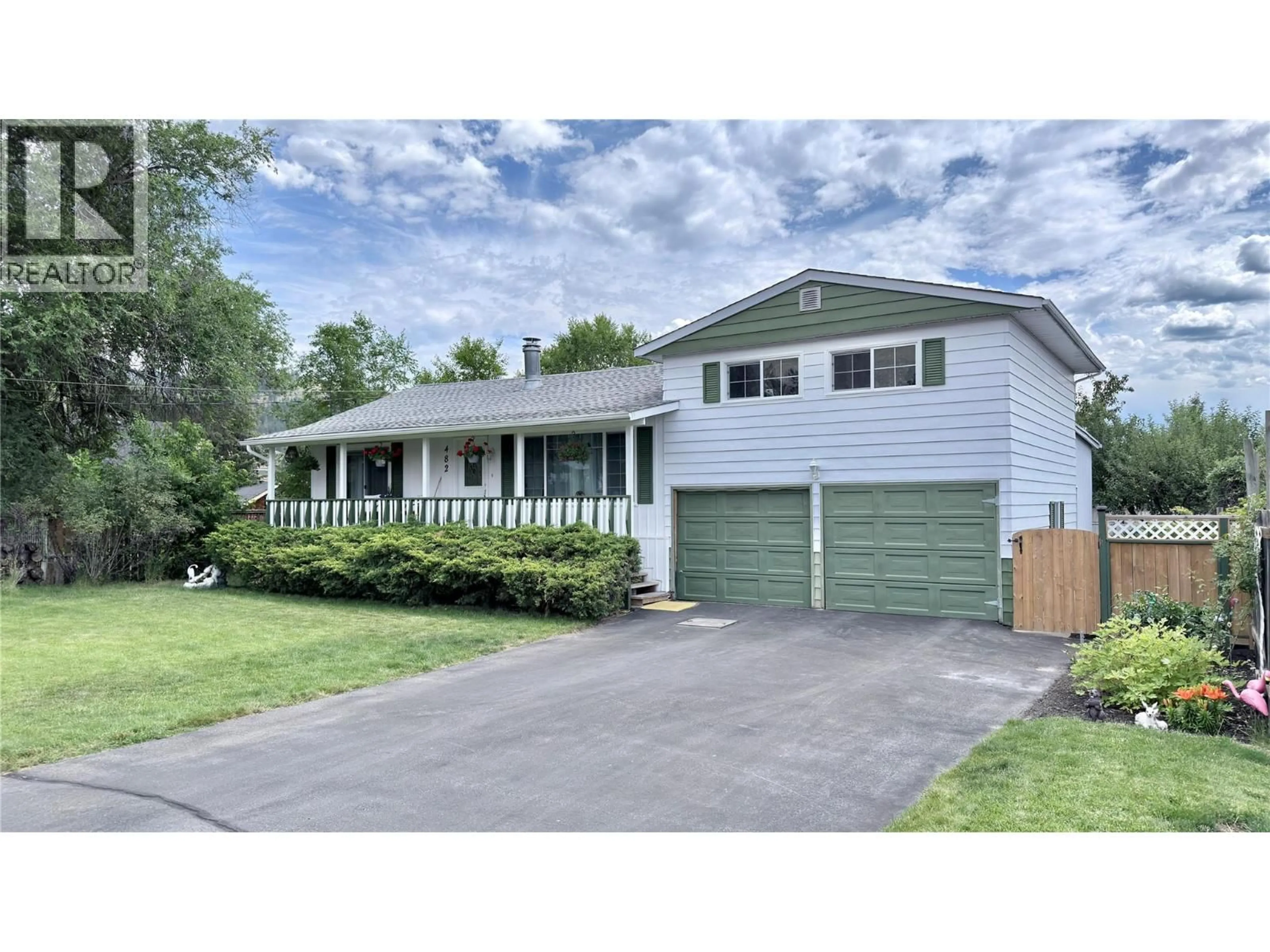 Home with vinyl exterior material, street for 482 SIXTH AVENUE, Midway British Columbia V0H1M0