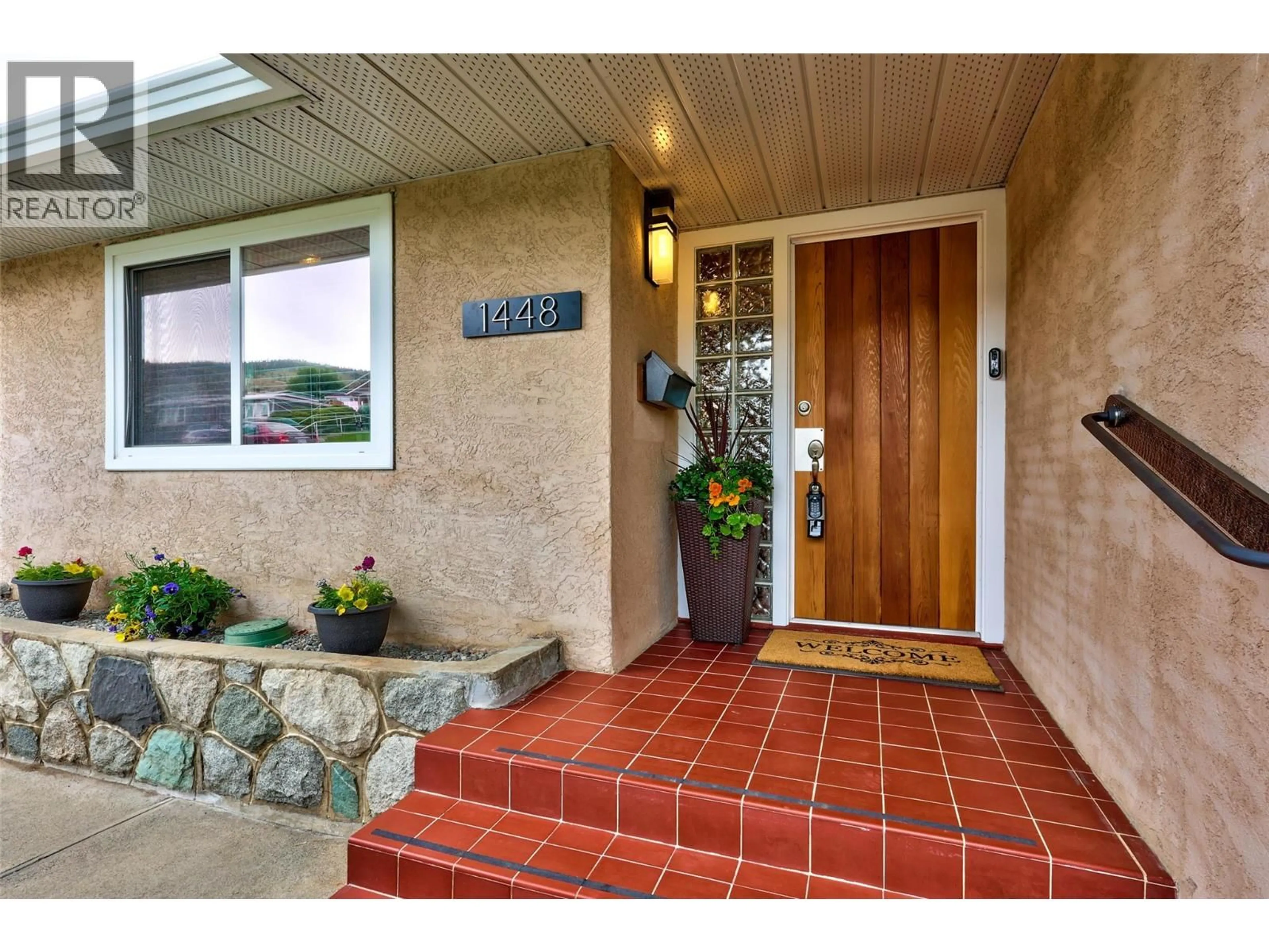 Indoor entryway for 1448 PINE CRESCENT, Kamloops British Columbia V2C2Z3