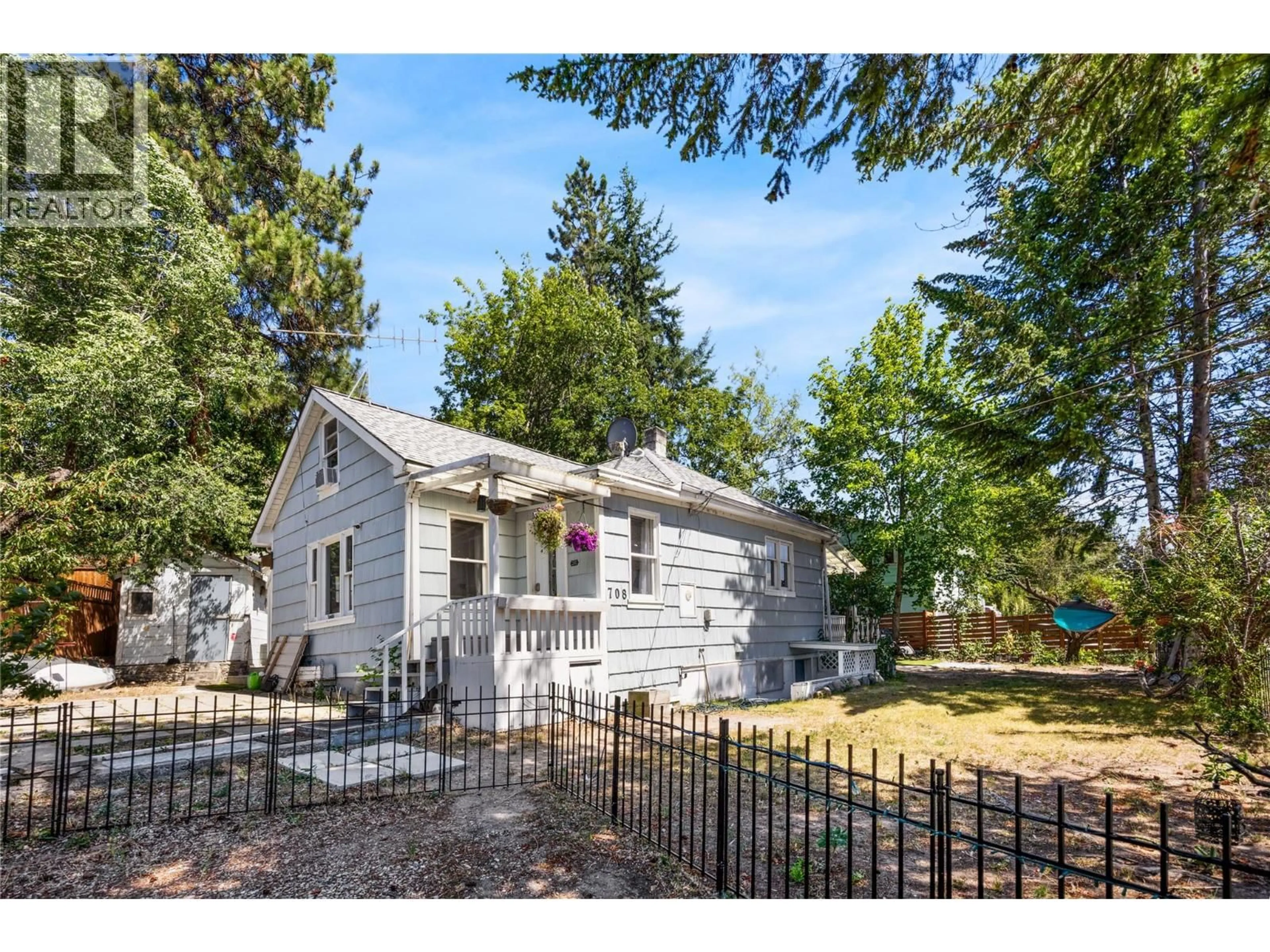 Home with vinyl exterior material, street for 708 MOSLEY PLACE, Okanagan Falls British Columbia V0H1R5