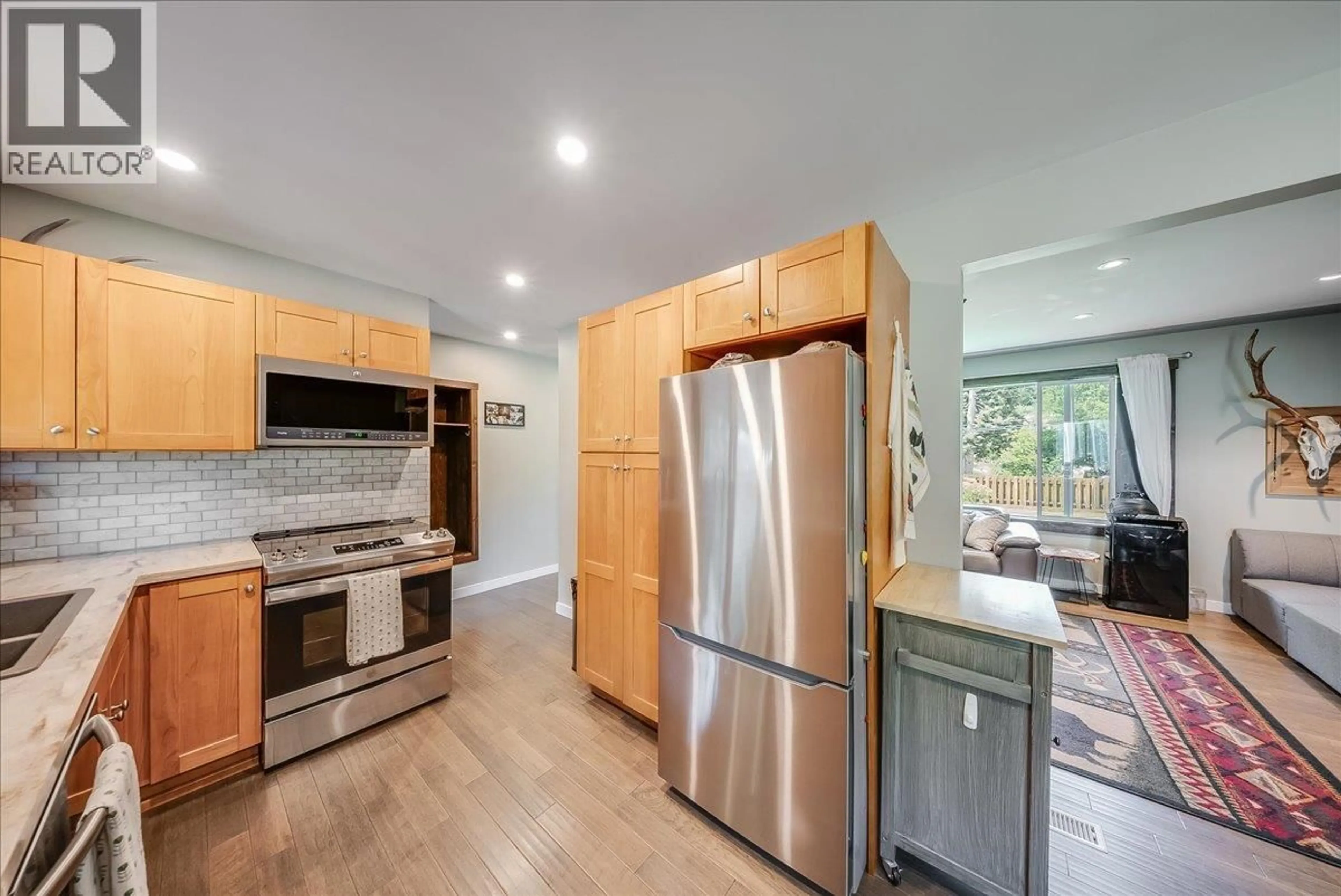 Open concept kitchen, unknown for 526 12TH AVENUE, Genelle British Columbia V0G1G0