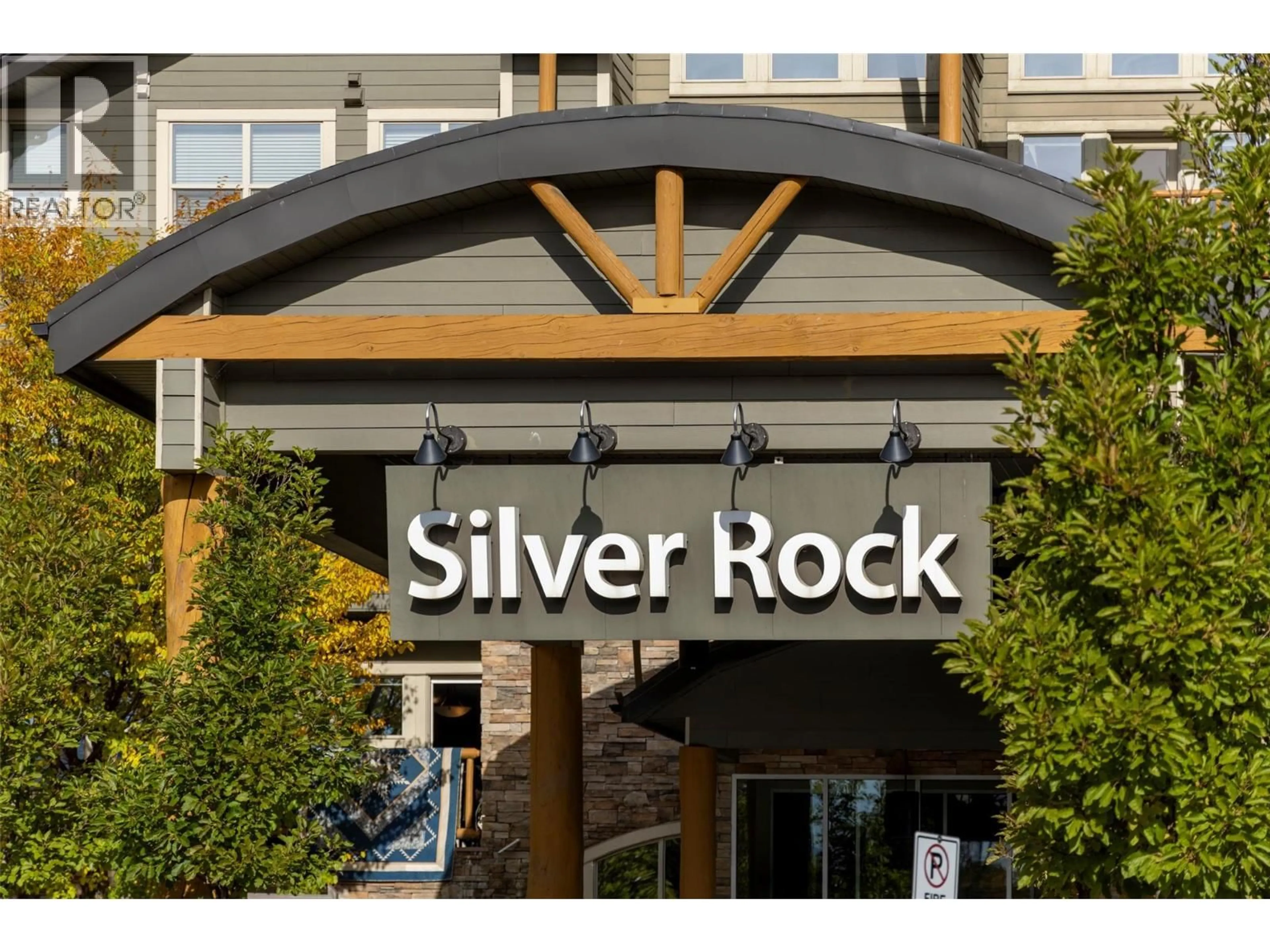 Indoor foyer for 118 - 1500 MCDONALD AVENUE, Fernie British Columbia V0B1M1