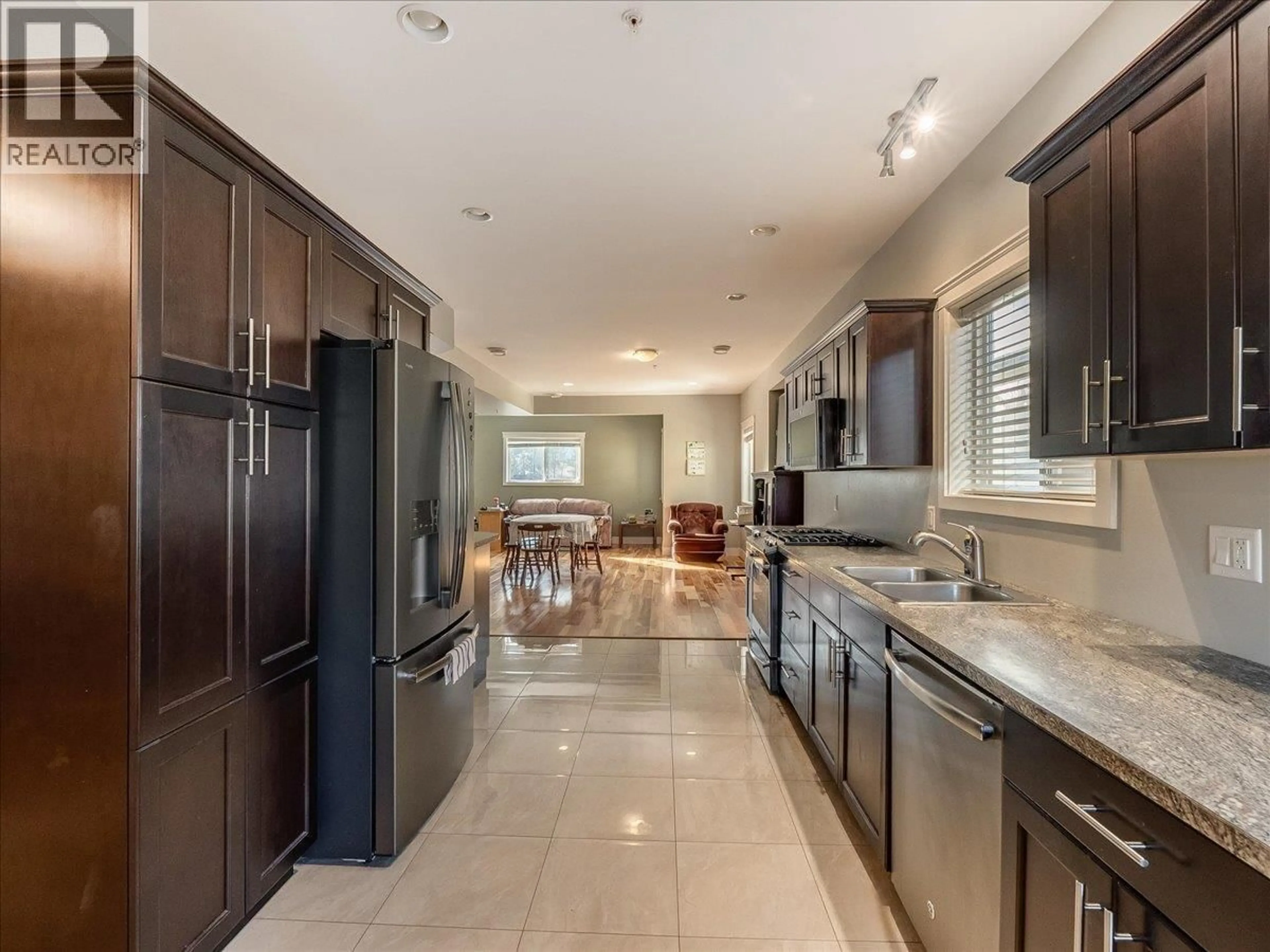 Open concept kitchen, ceramic/tile floor for 6 - 625 11TH AVENUE, Castlegar British Columbia V1N1J7