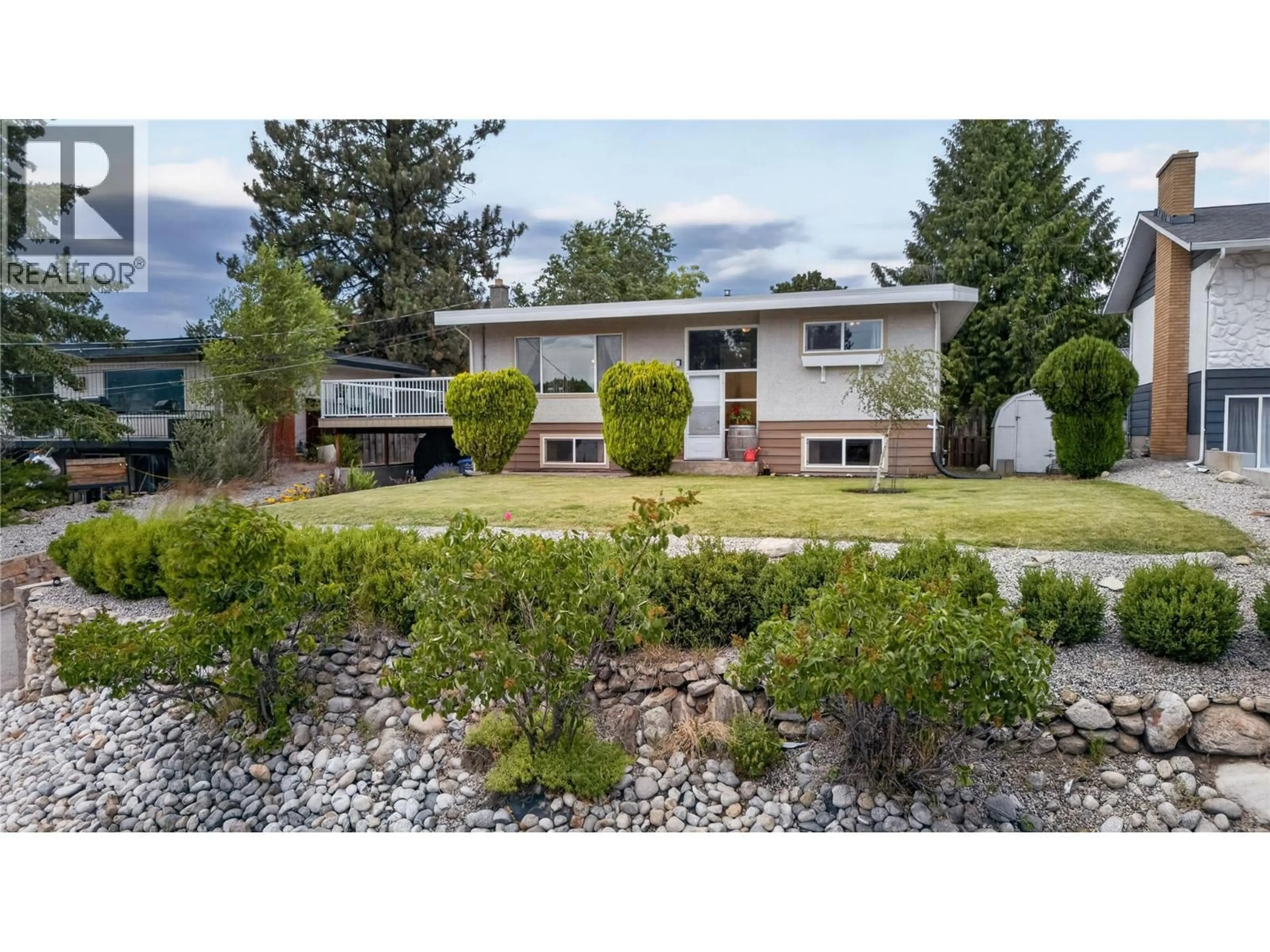 Home with vinyl exterior material, mountain view for 162 WOODLANDS PLACE, Penticton British Columbia V2A3B2