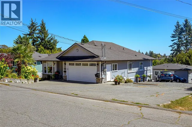 555 LEASIDE AVENUE, Saanich 5