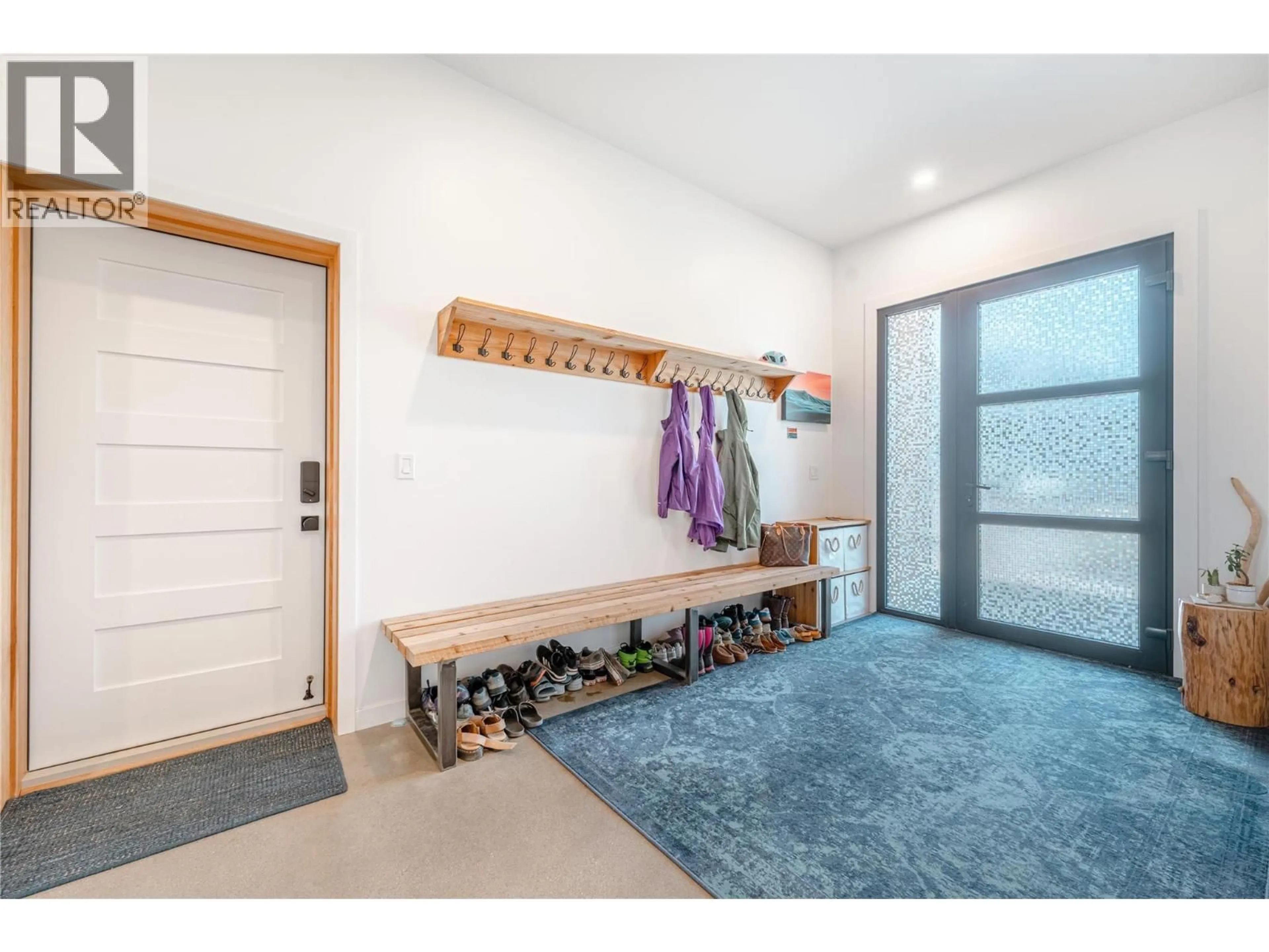 Indoor entryway for 702 CENTER STREET, Revelstoke British Columbia V0E2S0