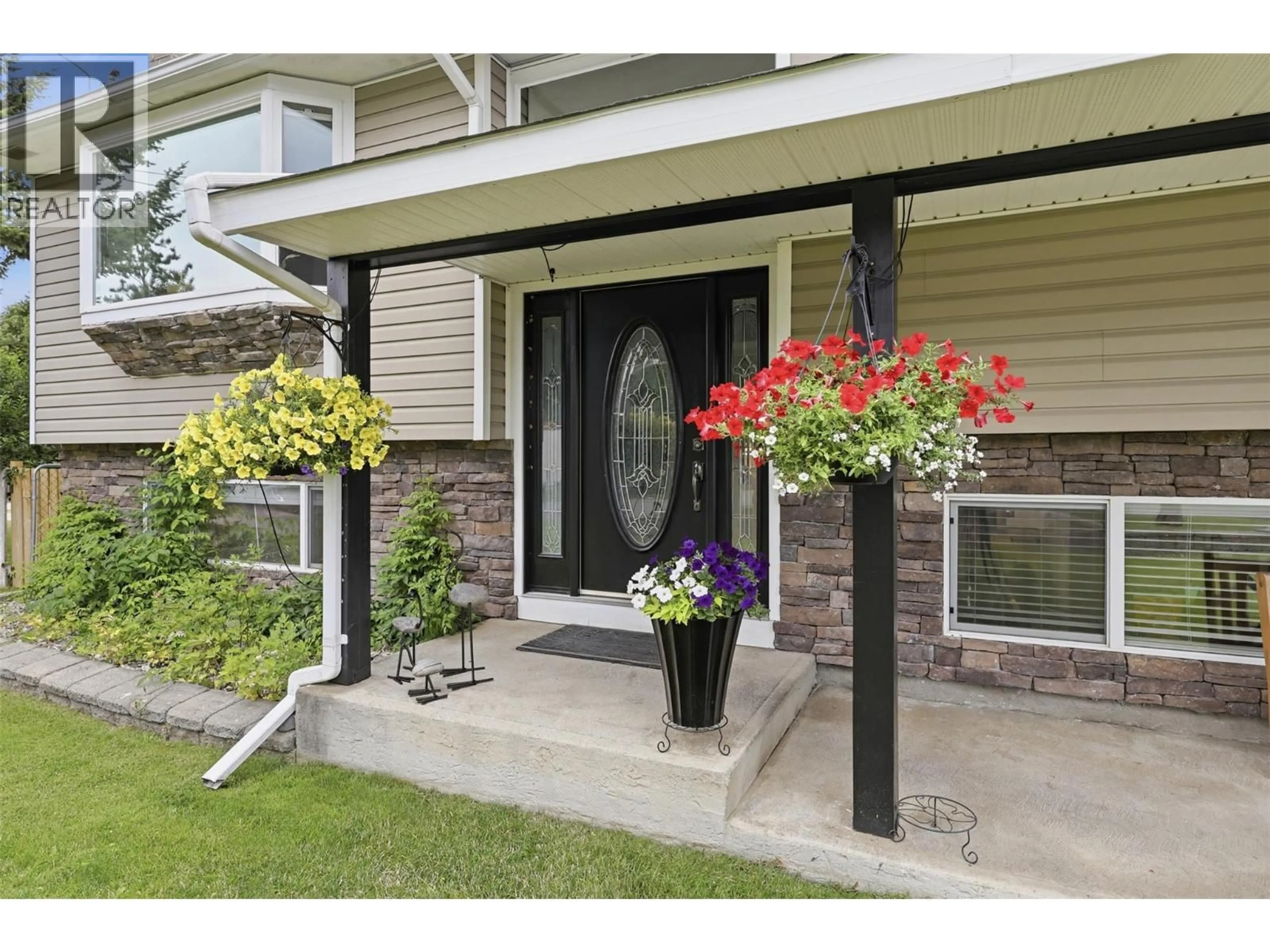Indoor entryway for 285 HUCKLEBERRY PLACE, Kamloops British Columbia V2H1M4