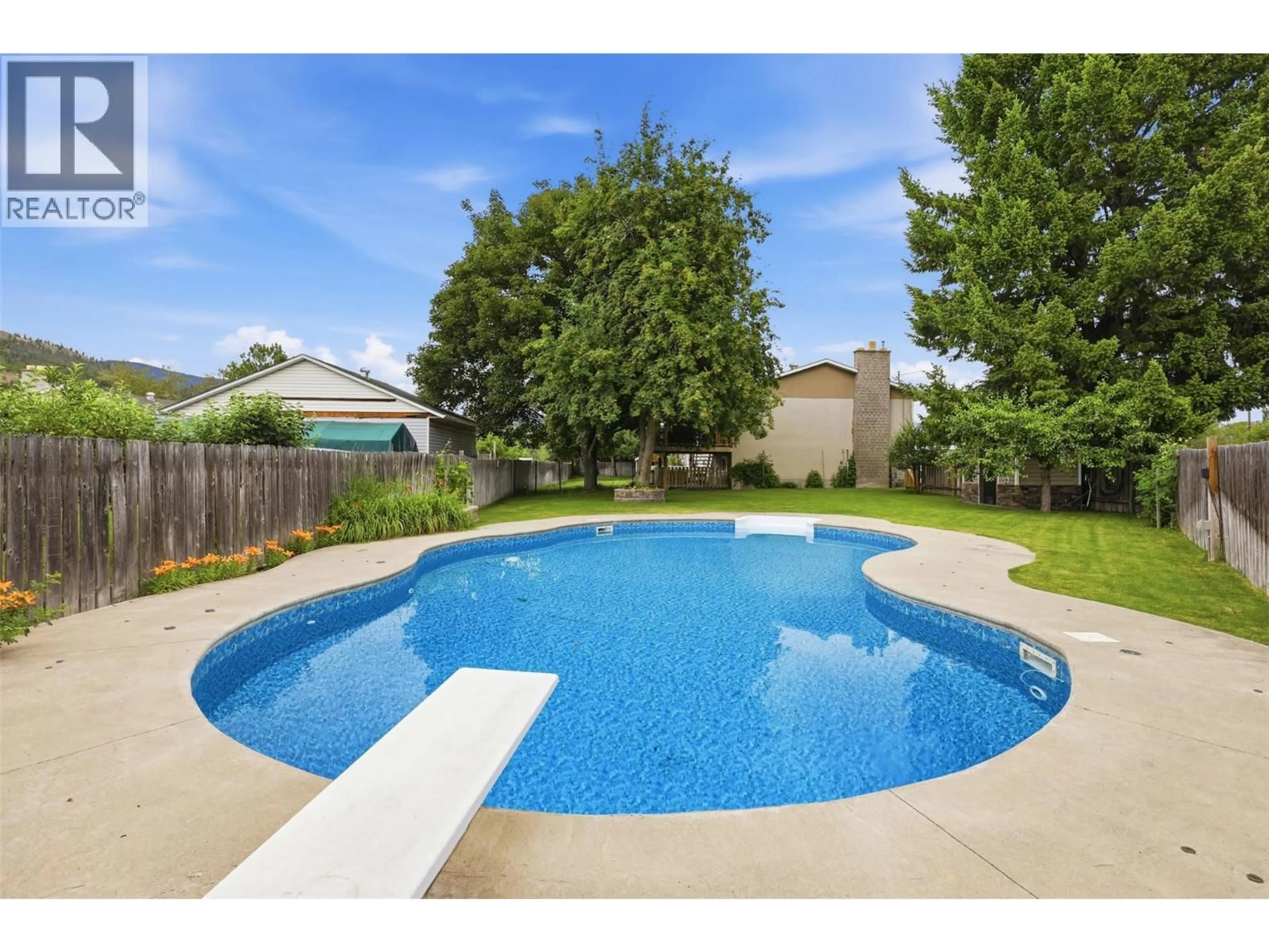 Pool for 285 HUCKLEBERRY PLACE, Kamloops British Columbia V2H1M4