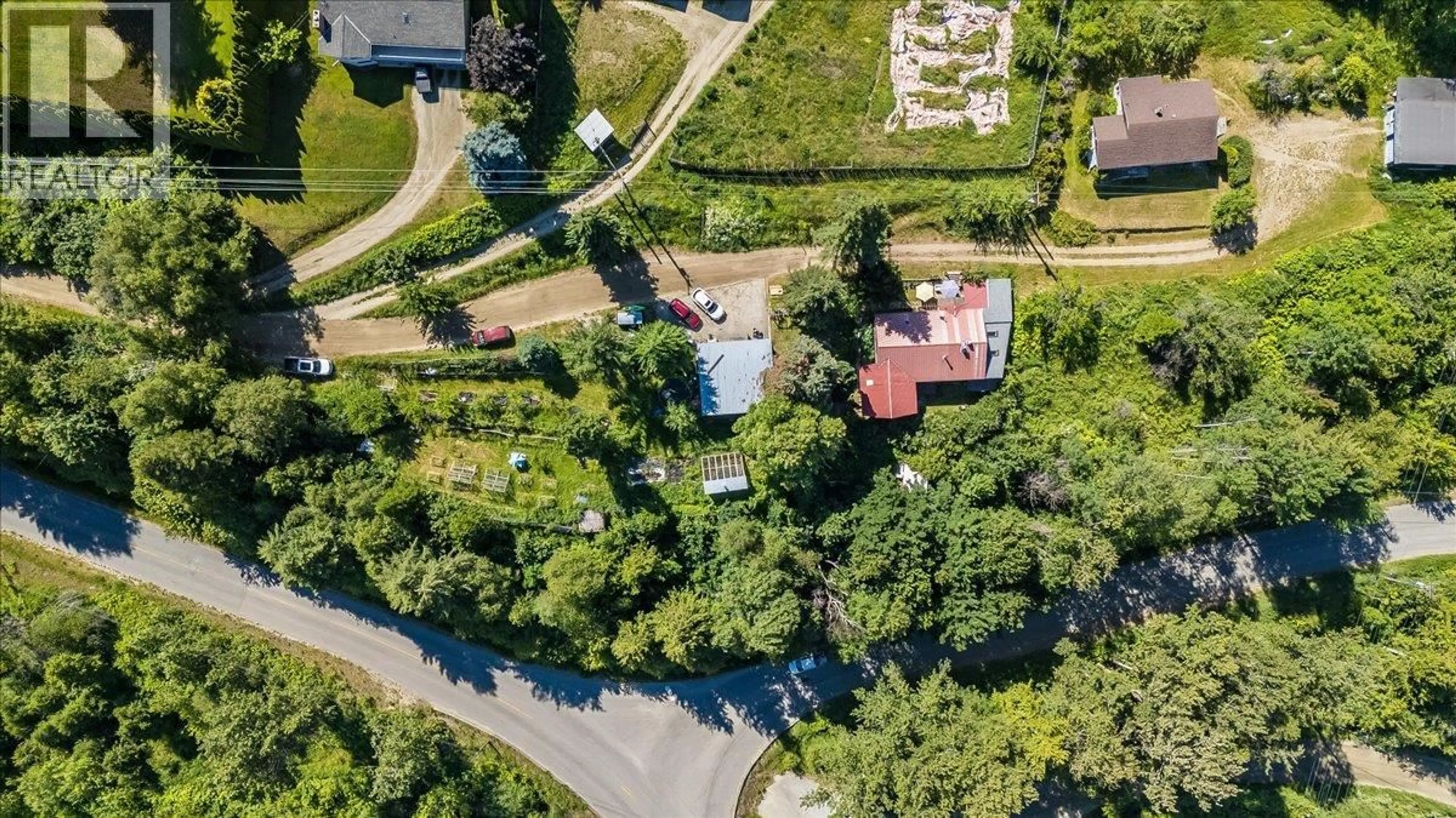 A pic from outside/outdoor area/front of a property/back of a property/a pic from drone, street for 3088 FOFONOW ROAD, Nelson British Columbia V1L6Y5