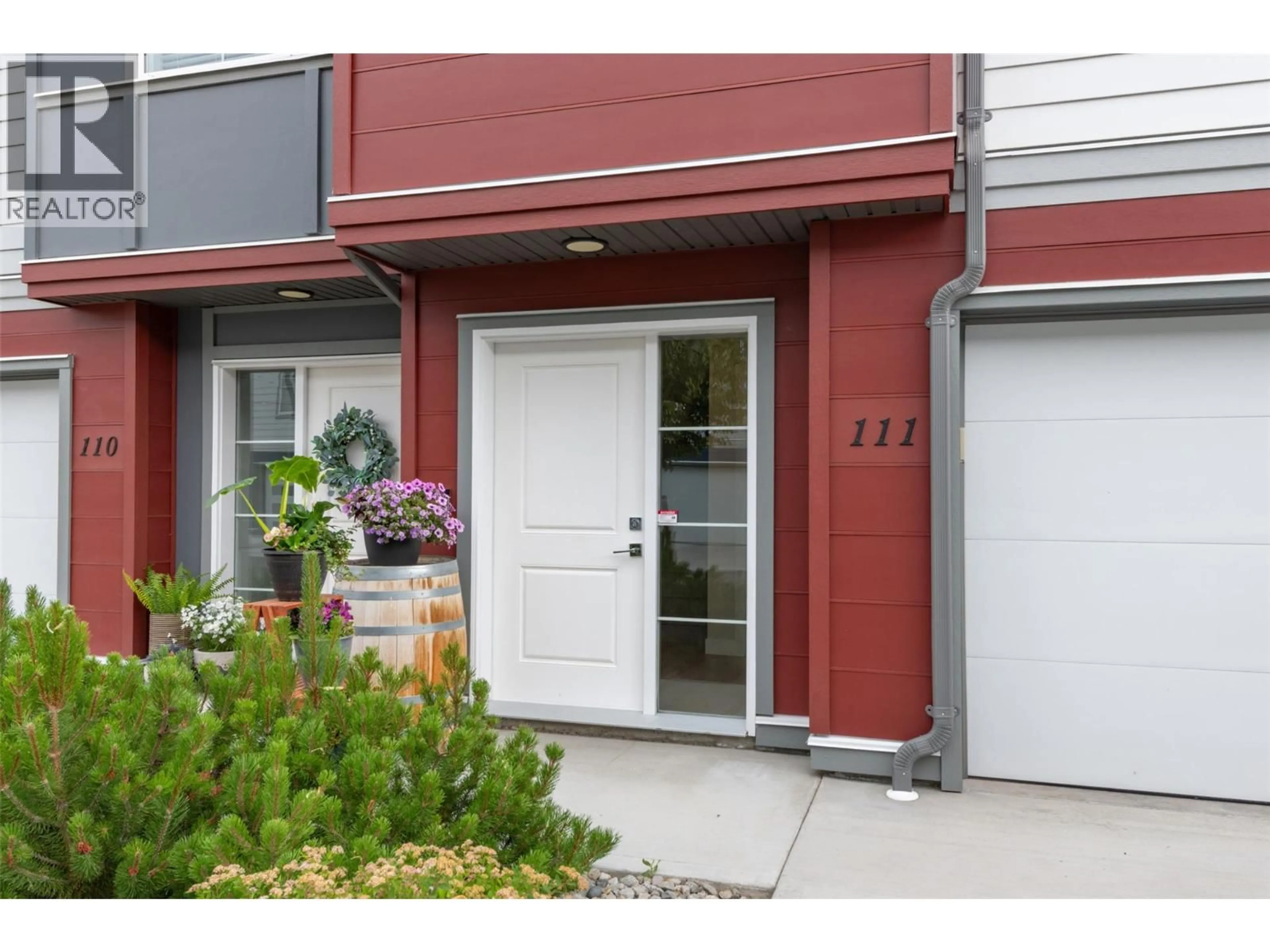 Indoor entryway for 111 - 4025 GELLATLY ROAD SOUTH, West Kelowna British Columbia V4T2P8