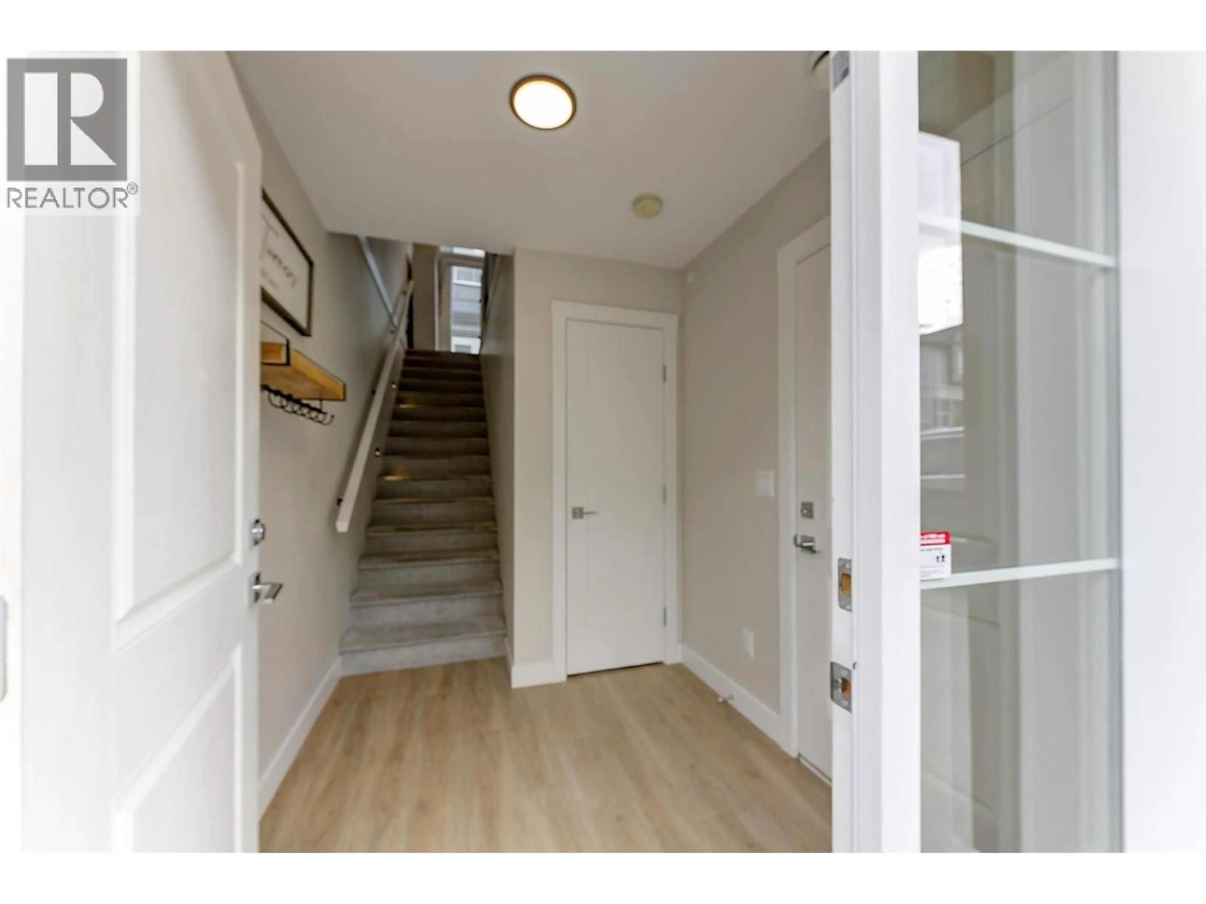 Indoor foyer for 111 - 4025 GELLATLY ROAD SOUTH, West Kelowna British Columbia V4T2P8