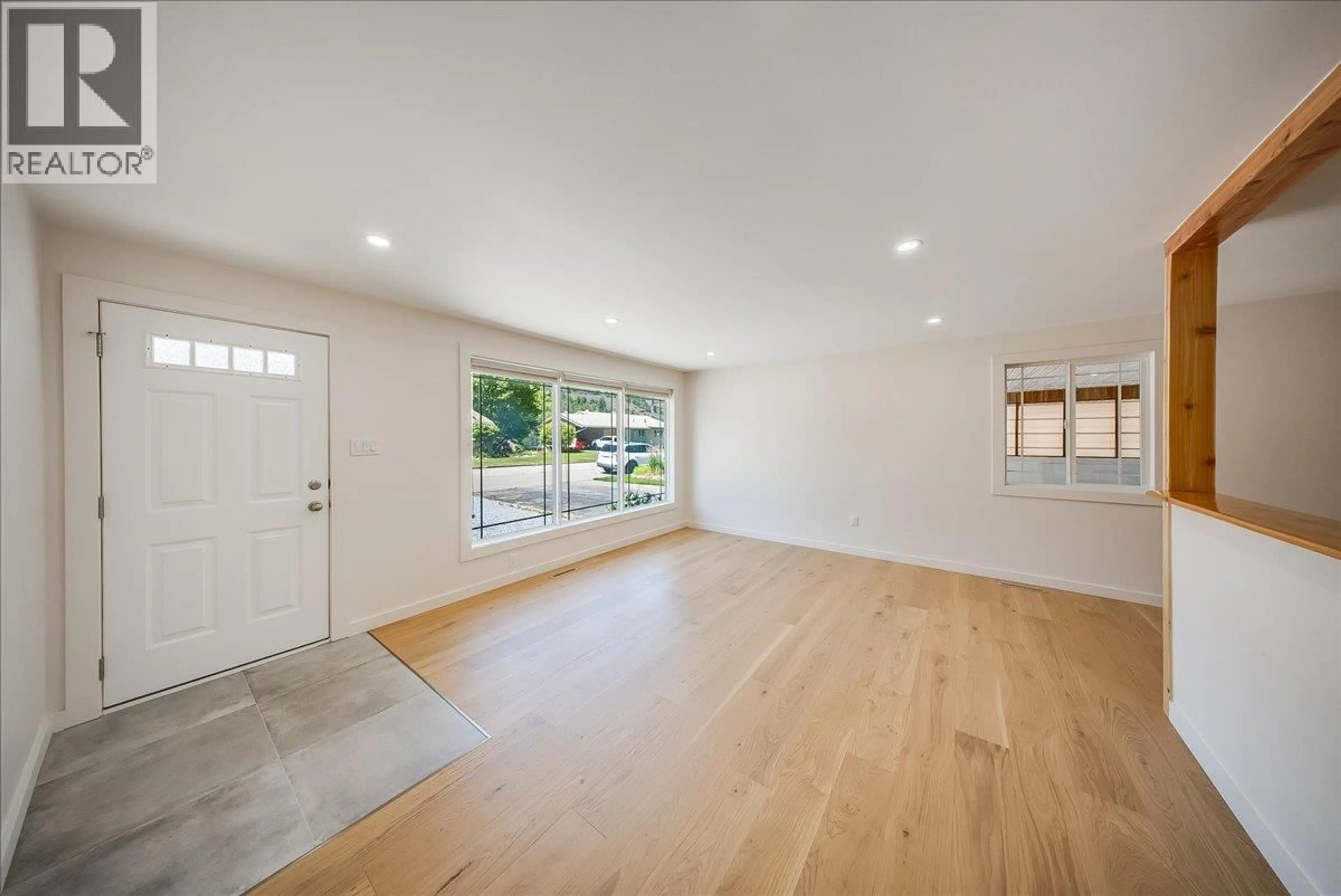 Indoor entryway for 53 HAZLEWOOD DRIVE, Trail British Columbia V1R1G1