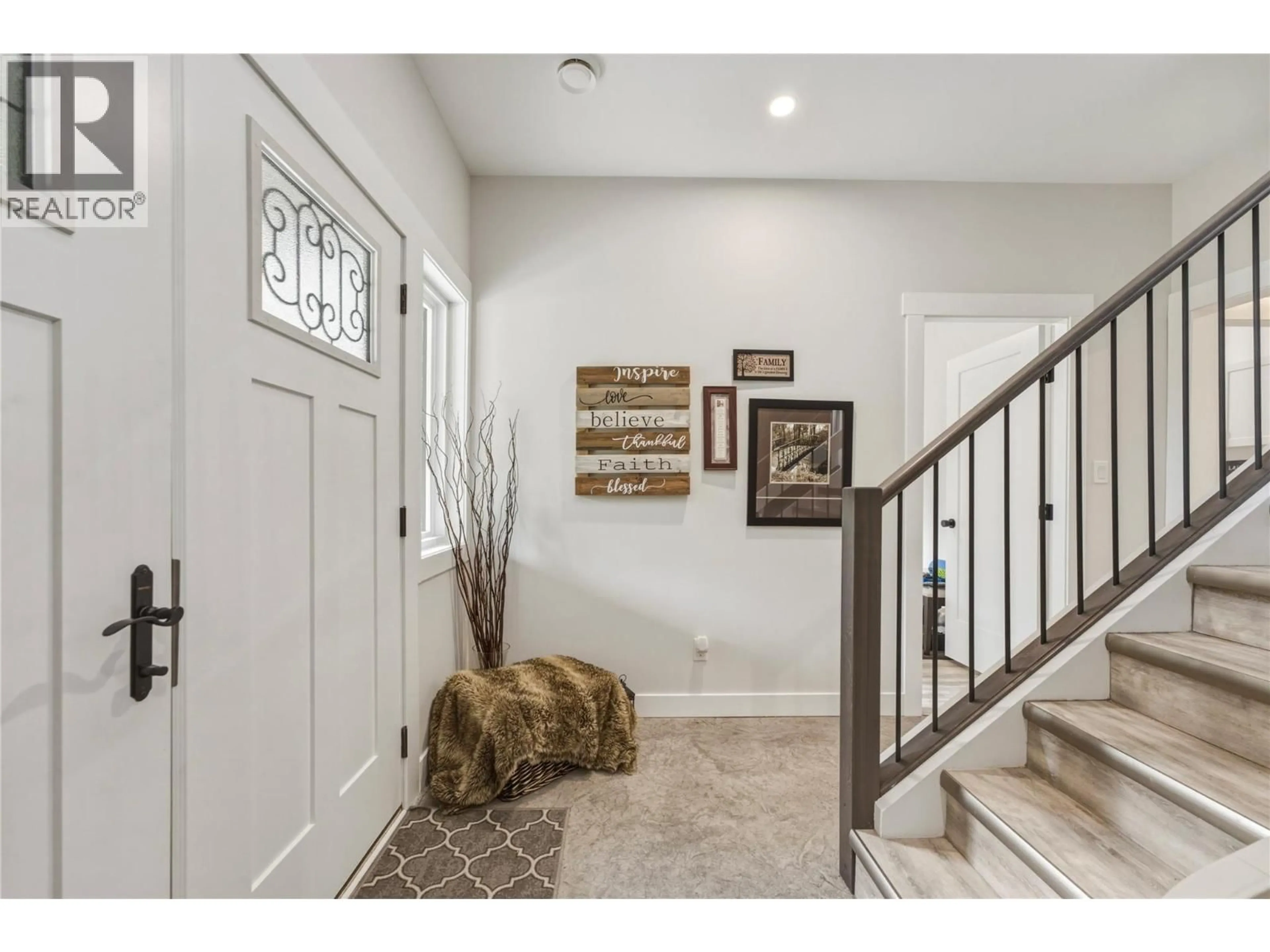Indoor entryway for 2484 FOREST DRIVE, Blind Bay British Columbia V0E1H2