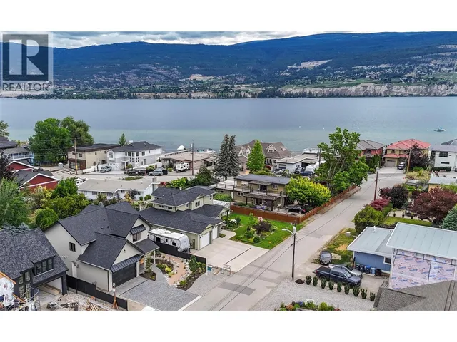 1502 LAIDLAW STREET, Summerland 2