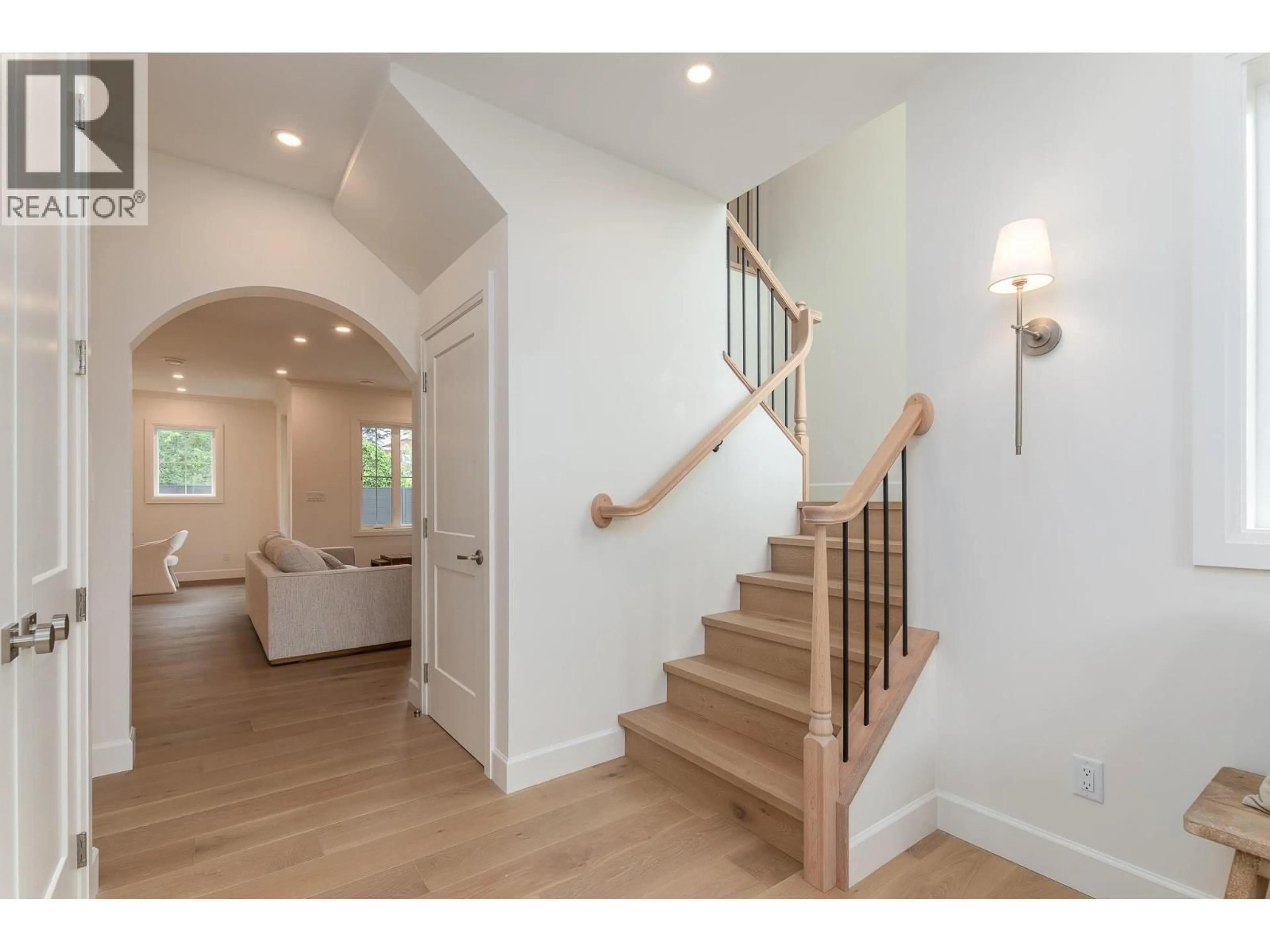 Indoor entryway for 1502 LAIDLAW STREET, Summerland British Columbia V0H1Z9