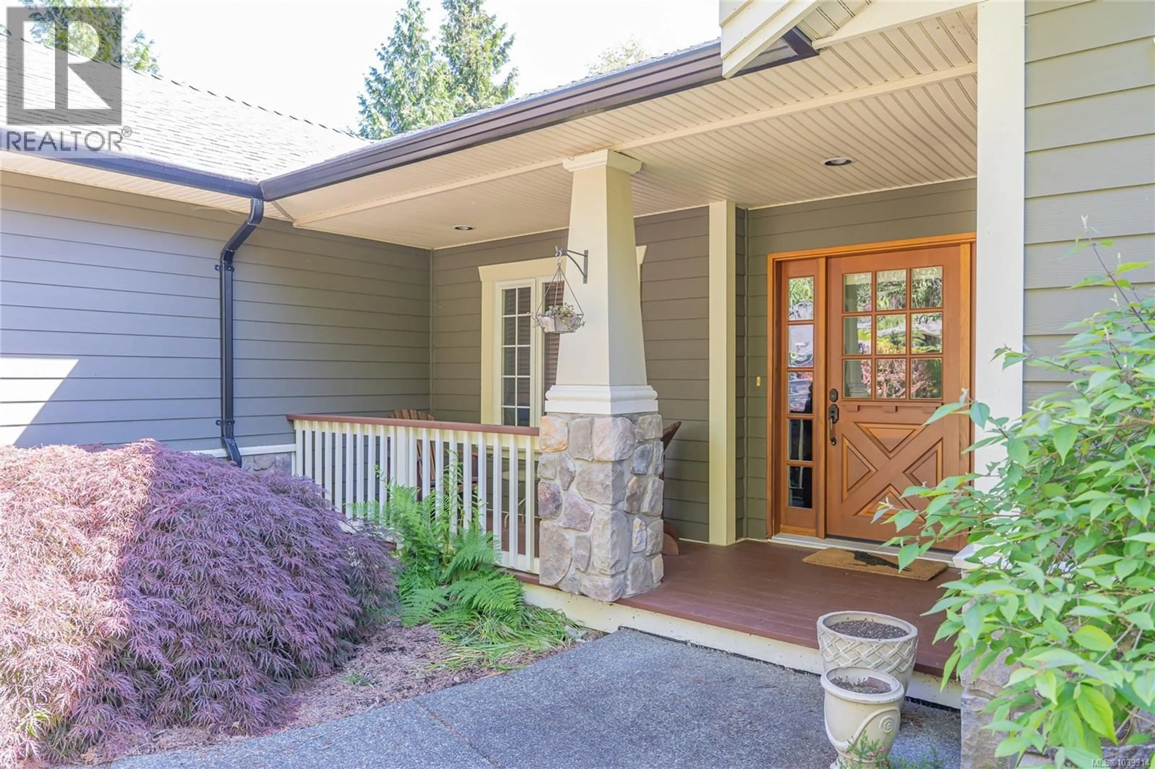 Indoor entryway for 2514 KINNOULL CRESCENT, Mill Bay British Columbia V8H1H3