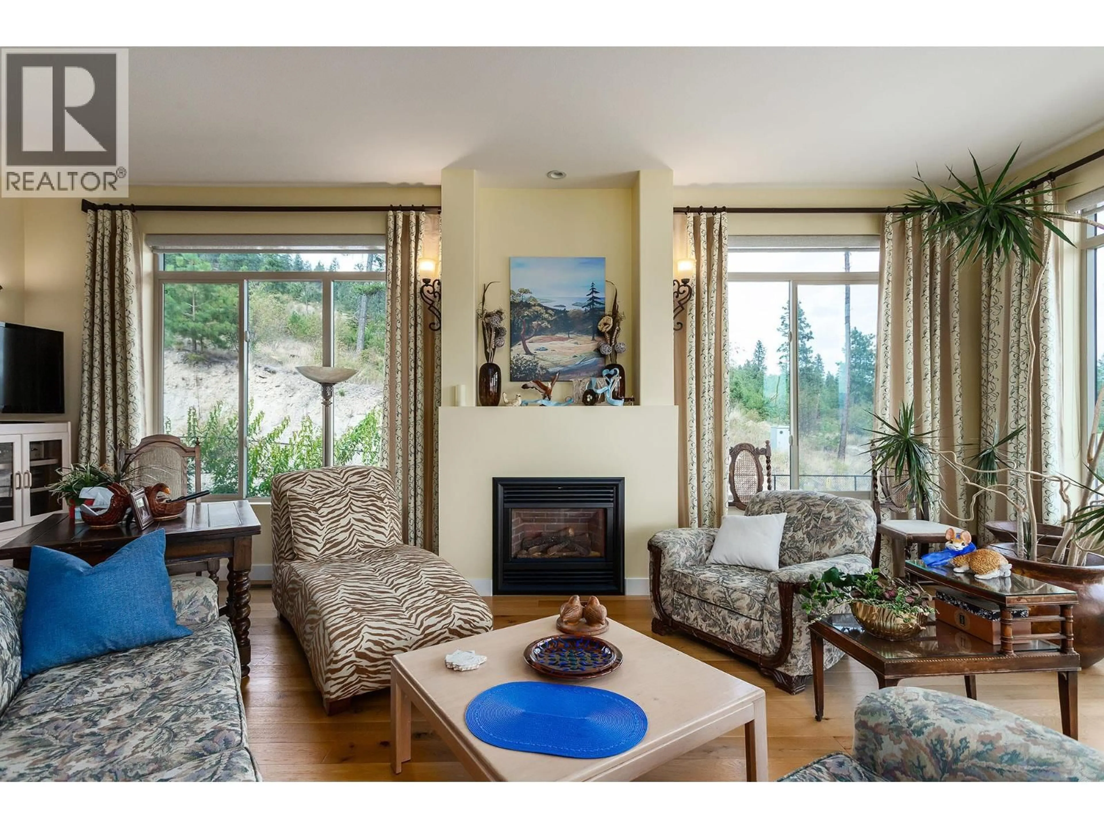 Living room with furniture, wood/laminate floor for 13492 LAKE HILL WAY, Lake Country British Columbia V4V2S7