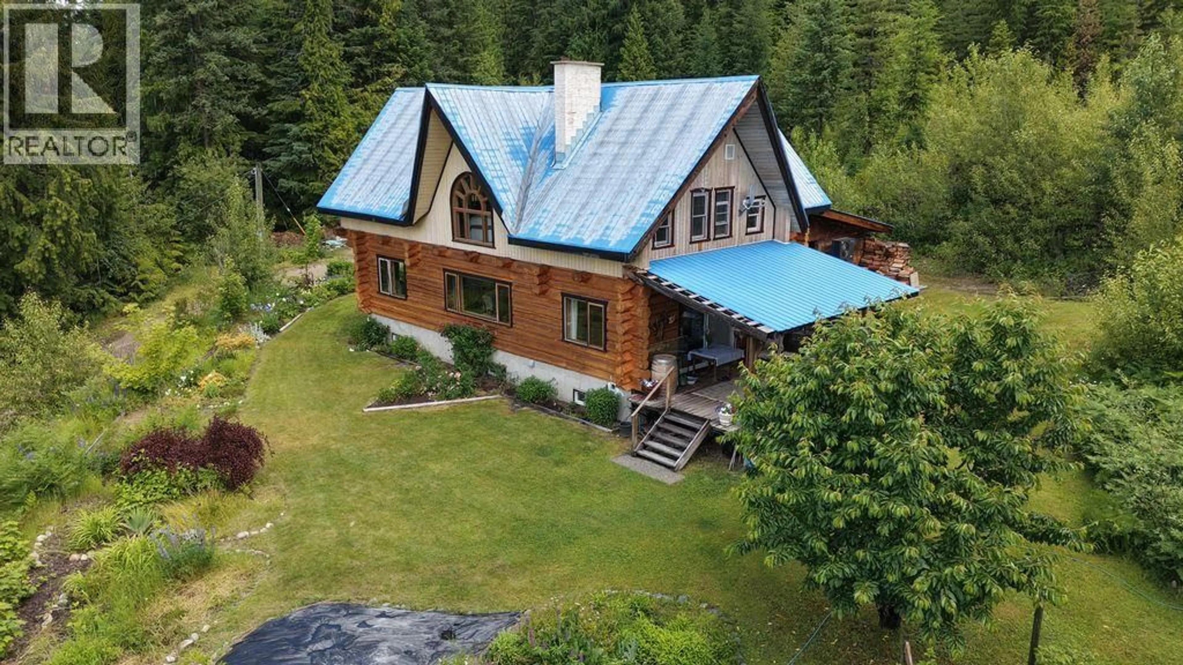 A pic from outside/outdoor area/front of a property/back of a property/a pic from drone, building for 8470 RED MOUNTAIN ROAD, Silverton British Columbia V0G1S0