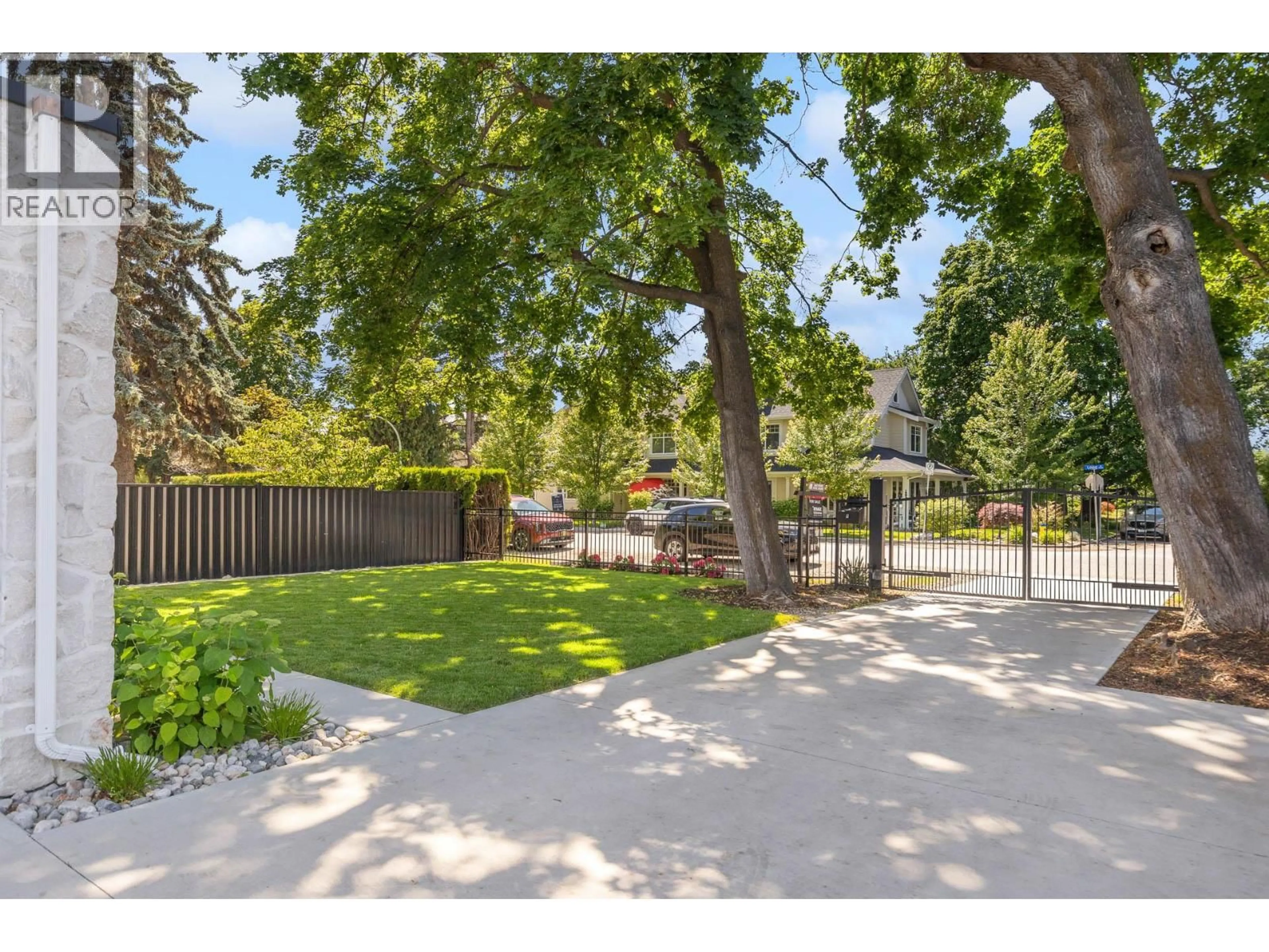 A pic from outside/outdoor area/front of a property/back of a property/a pic from drone, street for 2053 LONG STREET, Kelowna British Columbia V1Y1L3
