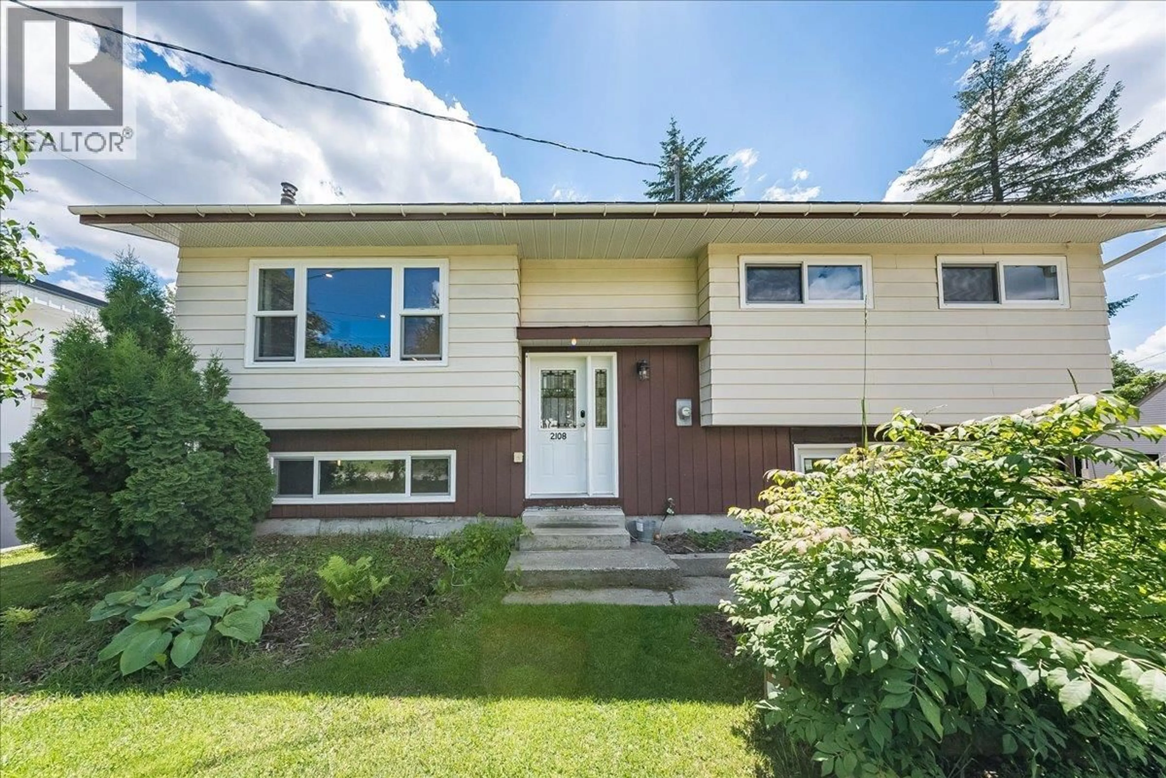 Home with vinyl exterior material, street for 2108 THIRD AVENUE, Rossland British Columbia V0G1Y0