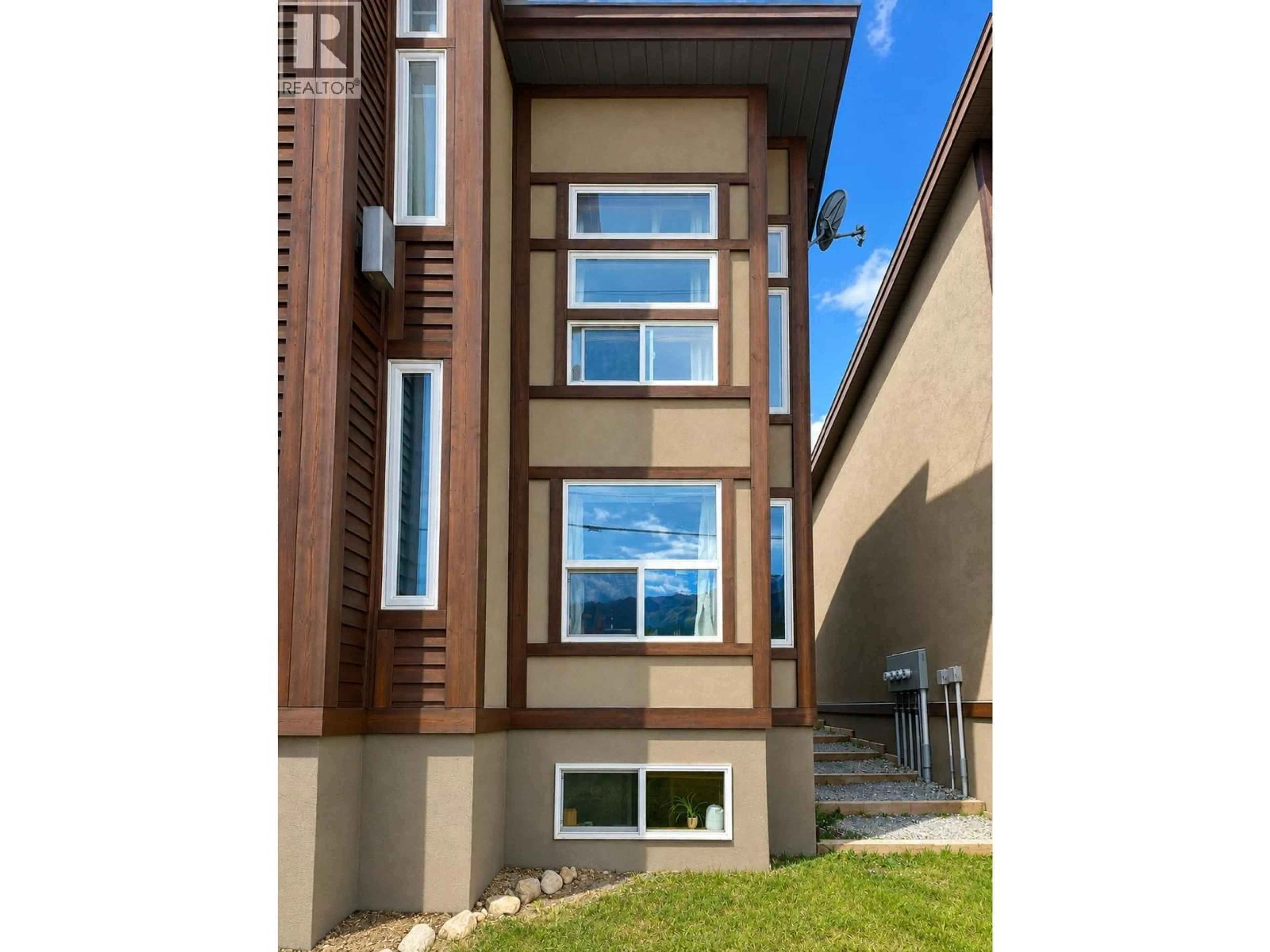 Home with vinyl exterior material, street for 3 - 1110 11TH AVENUE SOUTH, Golden British Columbia V0A1H0