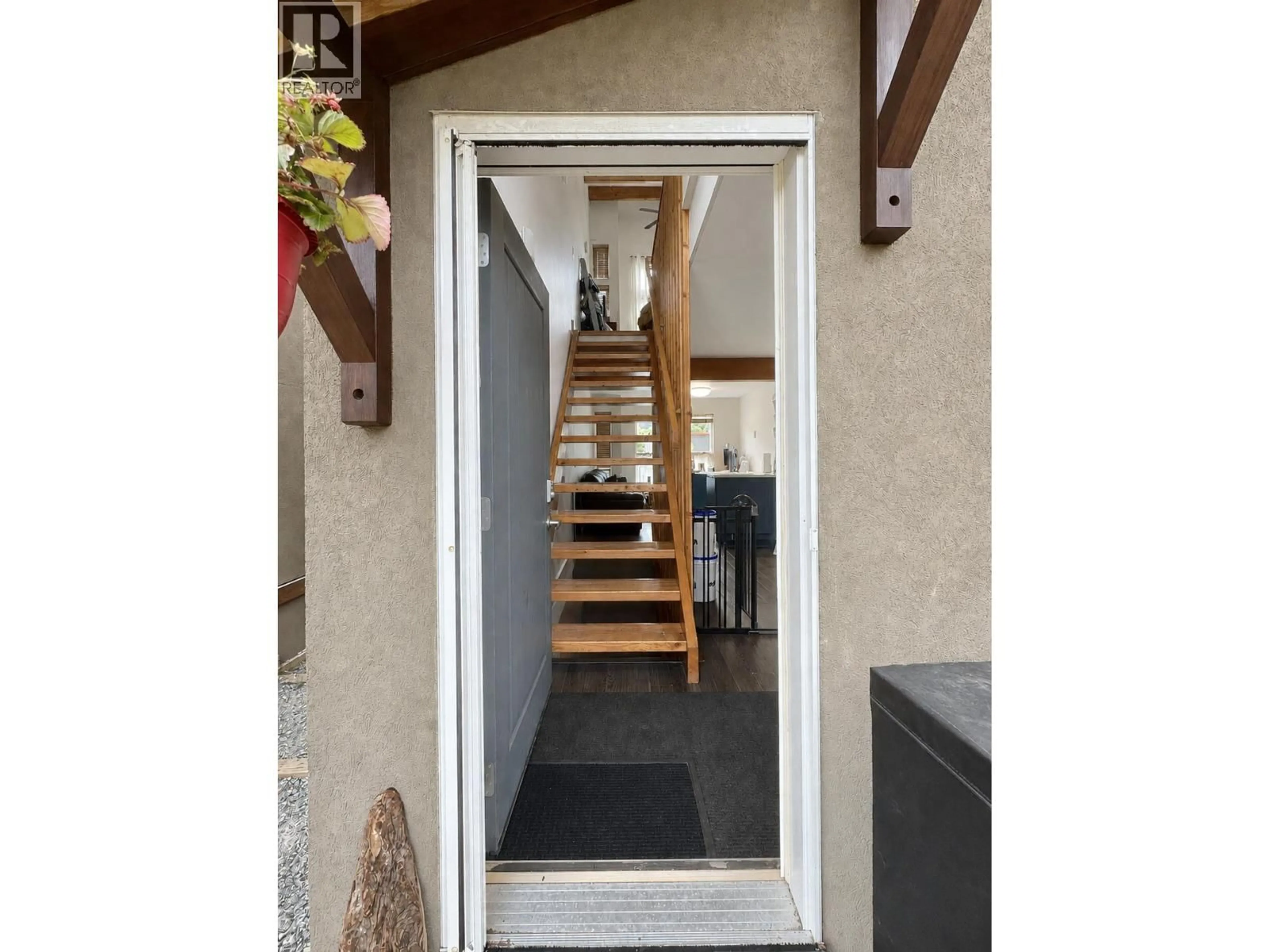 Indoor entryway for 3 - 1110 11TH AVENUE SOUTH, Golden British Columbia V0A1H0