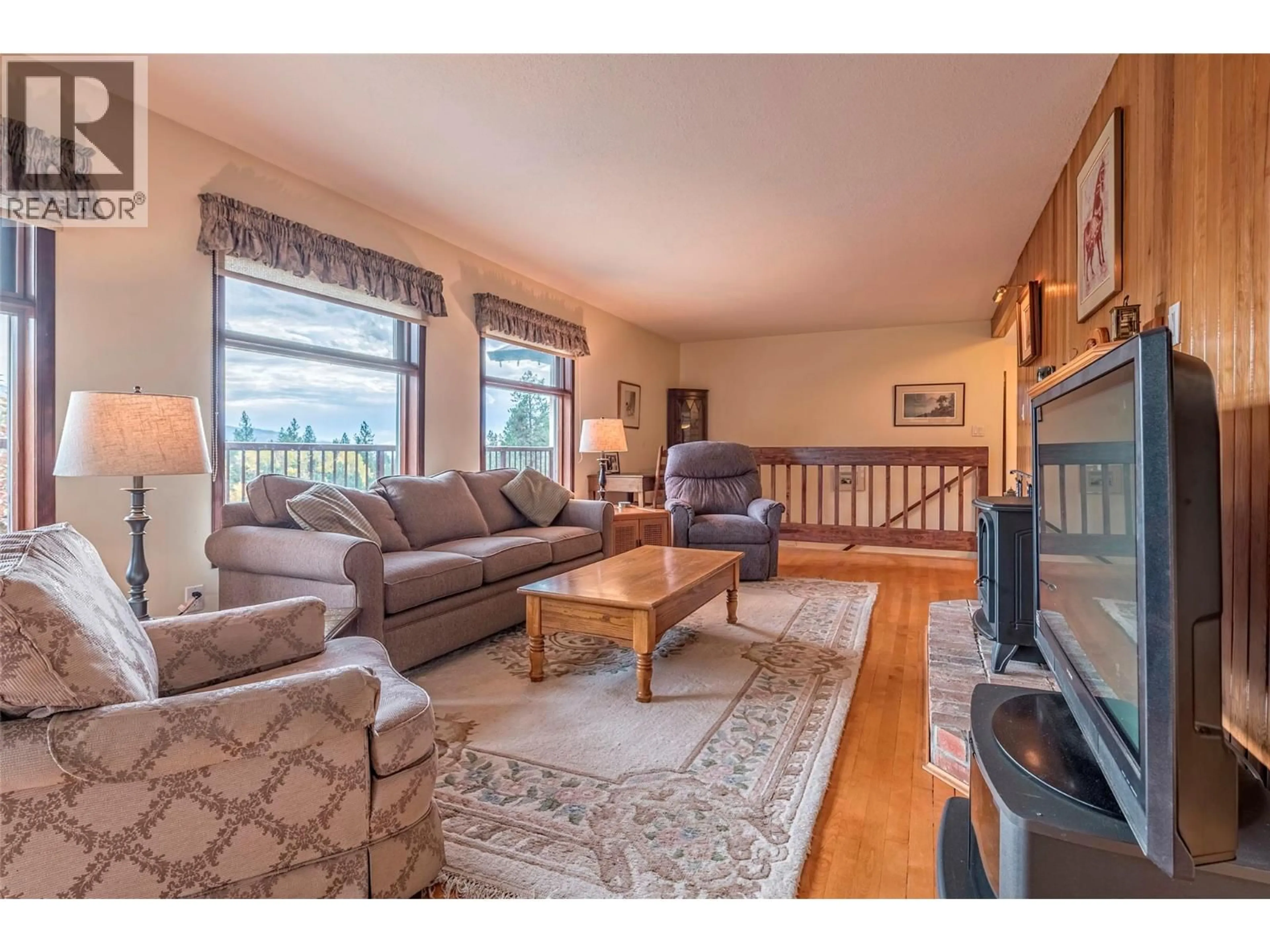 Living room with furniture, wood/laminate floor for 2150 RASHDALE ROAD, Spallumcheen British Columbia V0E1B4