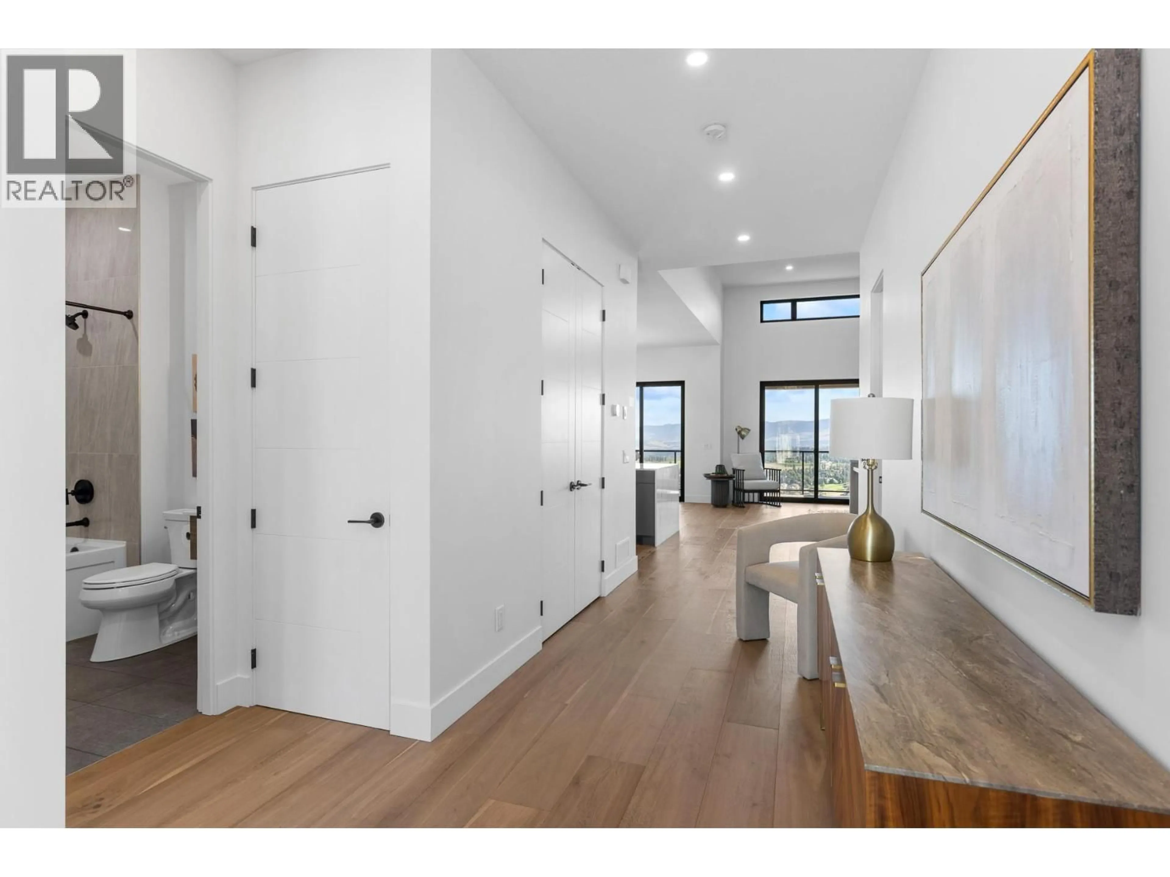 Indoor entryway for 1042 EMSLIE STREET, Kelowna British Columbia V1W0C3