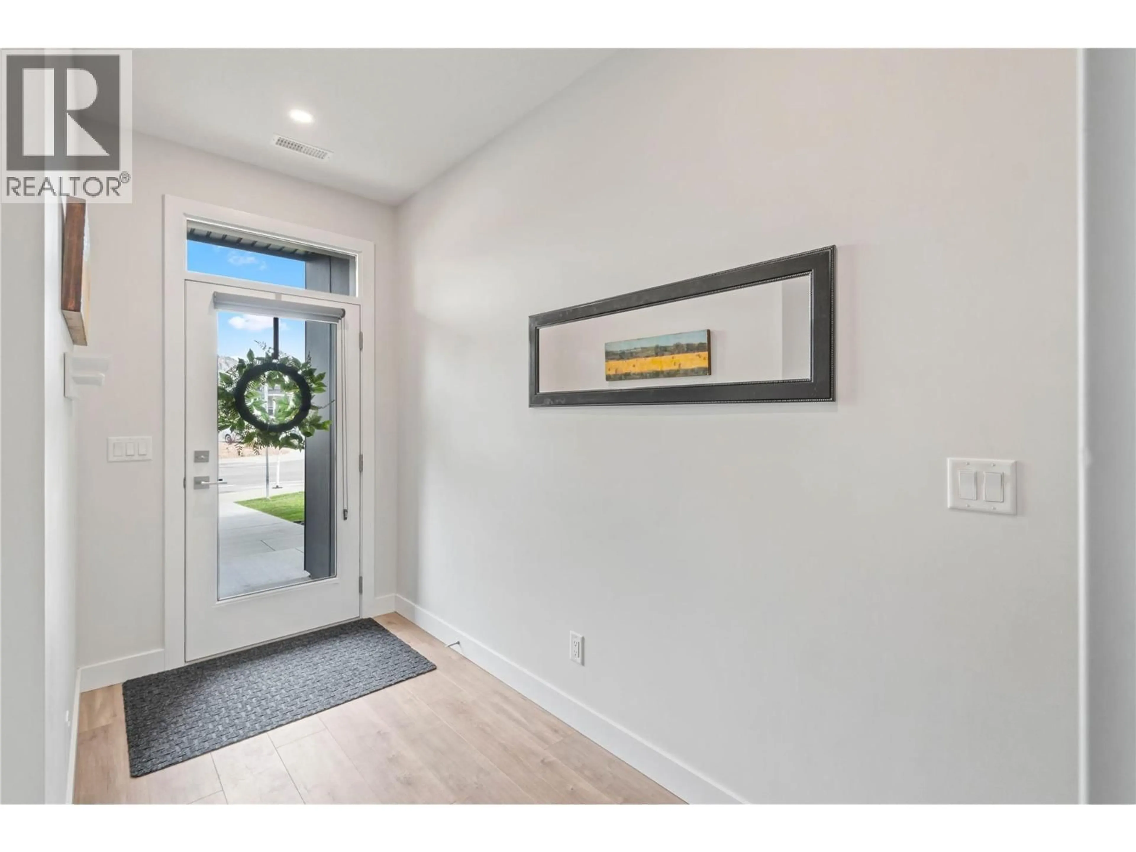Indoor entryway for 149 - 1901 QU'APPELLE BOULEVARD, Kamloops British Columbia V2E0C8