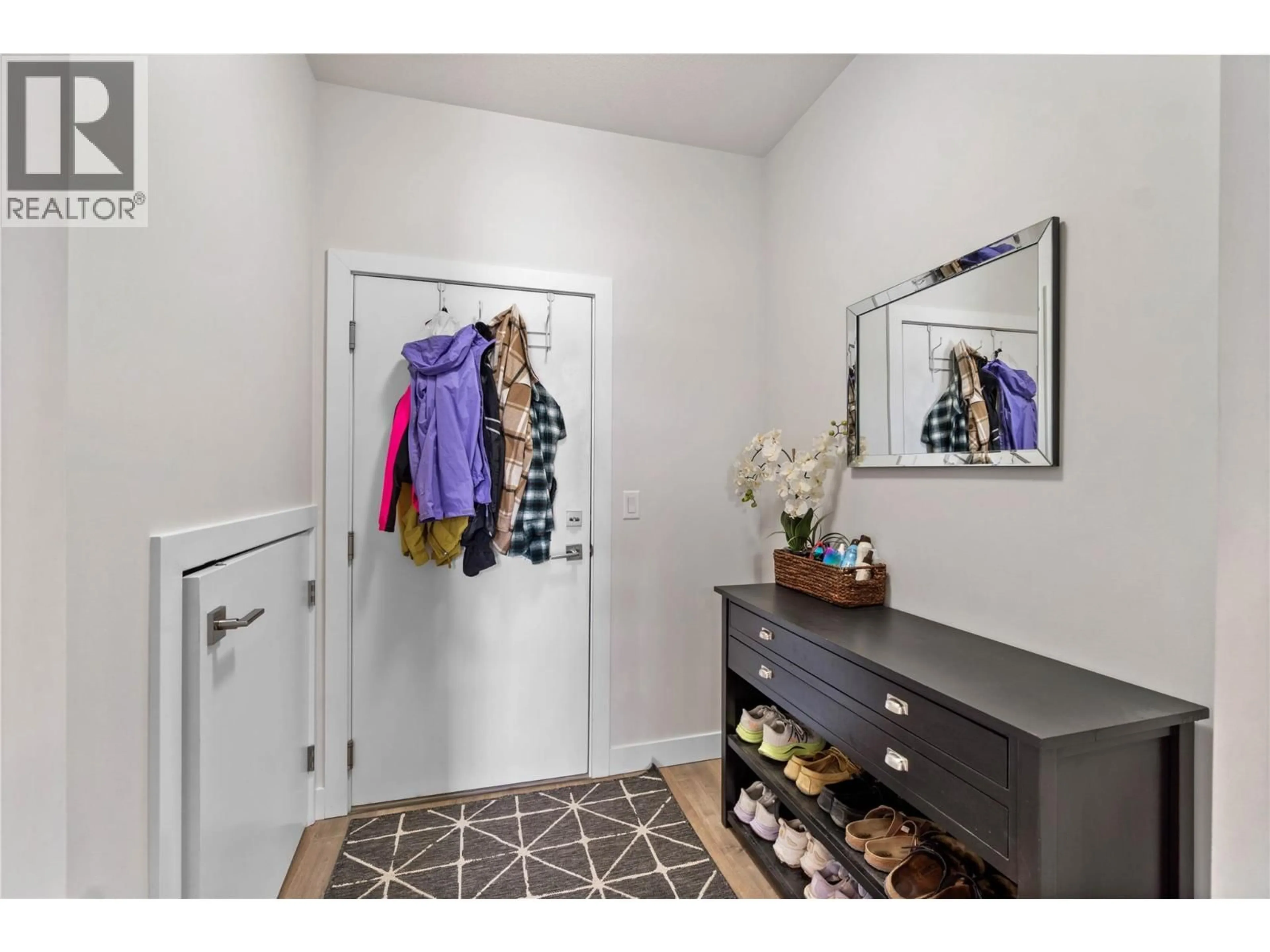 Indoor entryway for 149 - 1901 QU'APPELLE BOULEVARD, Kamloops British Columbia V2E0C8