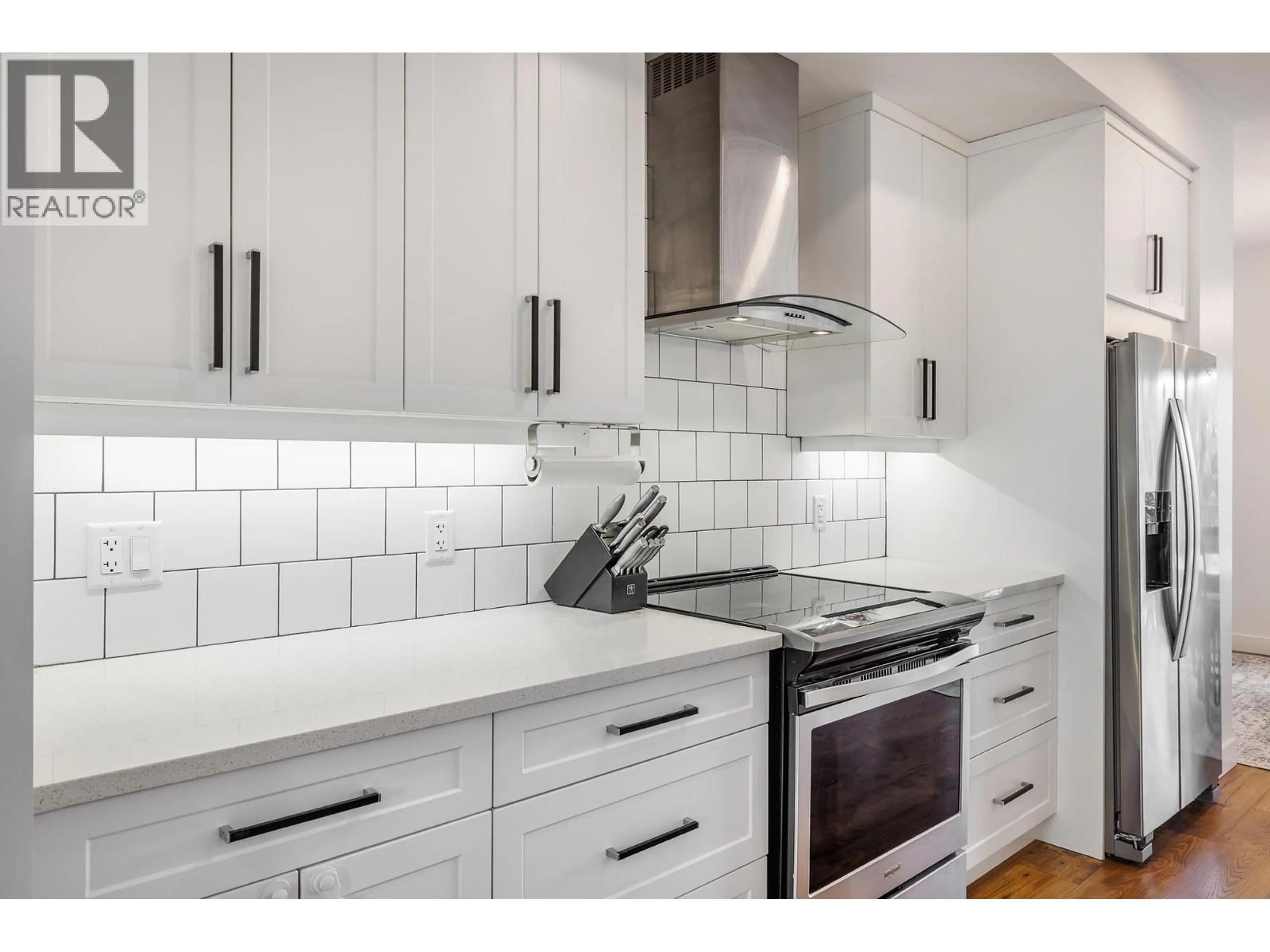 Contemporary kitchen, ceramic/tile floor for 51 - 12075 OCEOLA ROAD, Lake Country British Columbia V4V0A7
